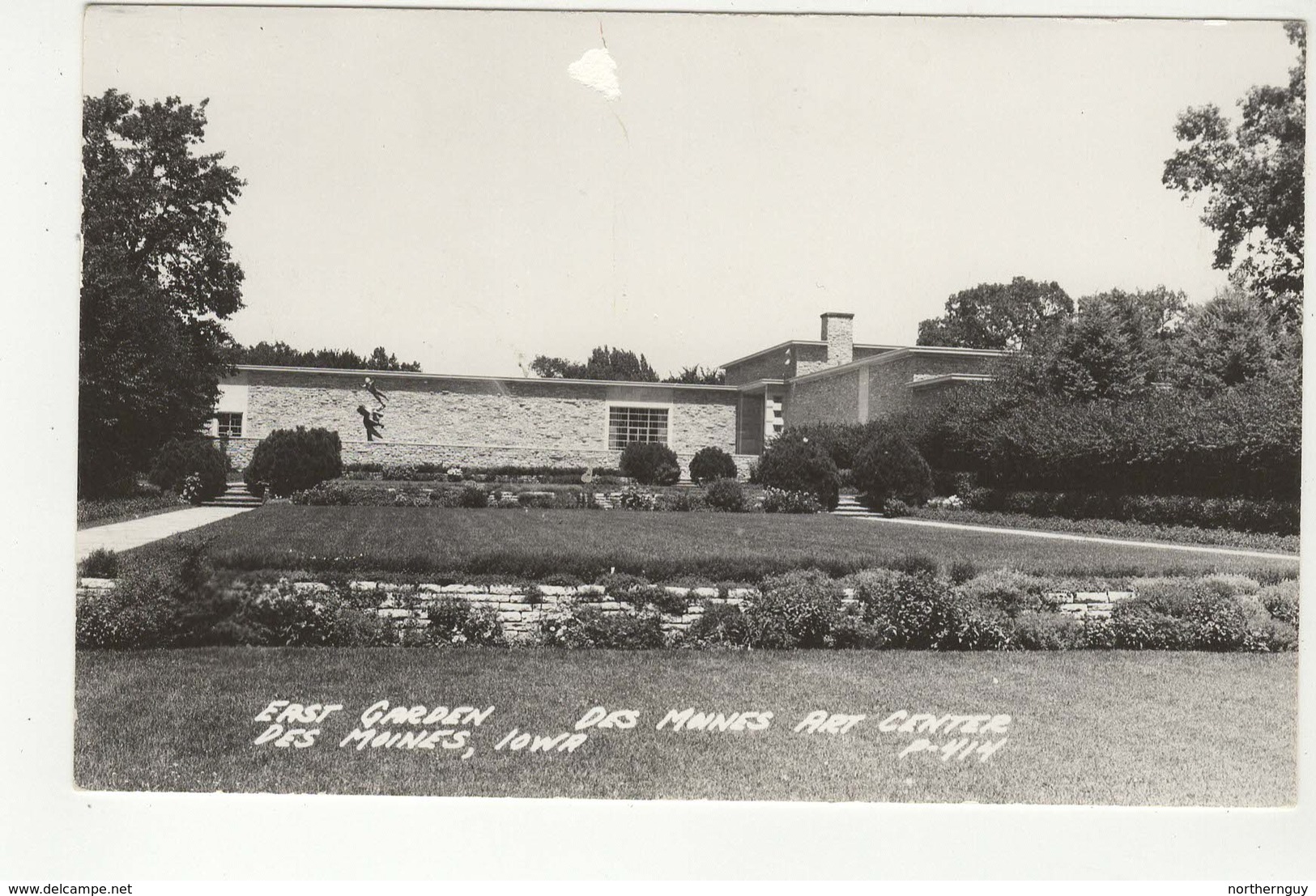 DES MOINES, Iowa, USA, East Garden At Des Moines Art Center, 1940's Cook RPPC - Des Moines