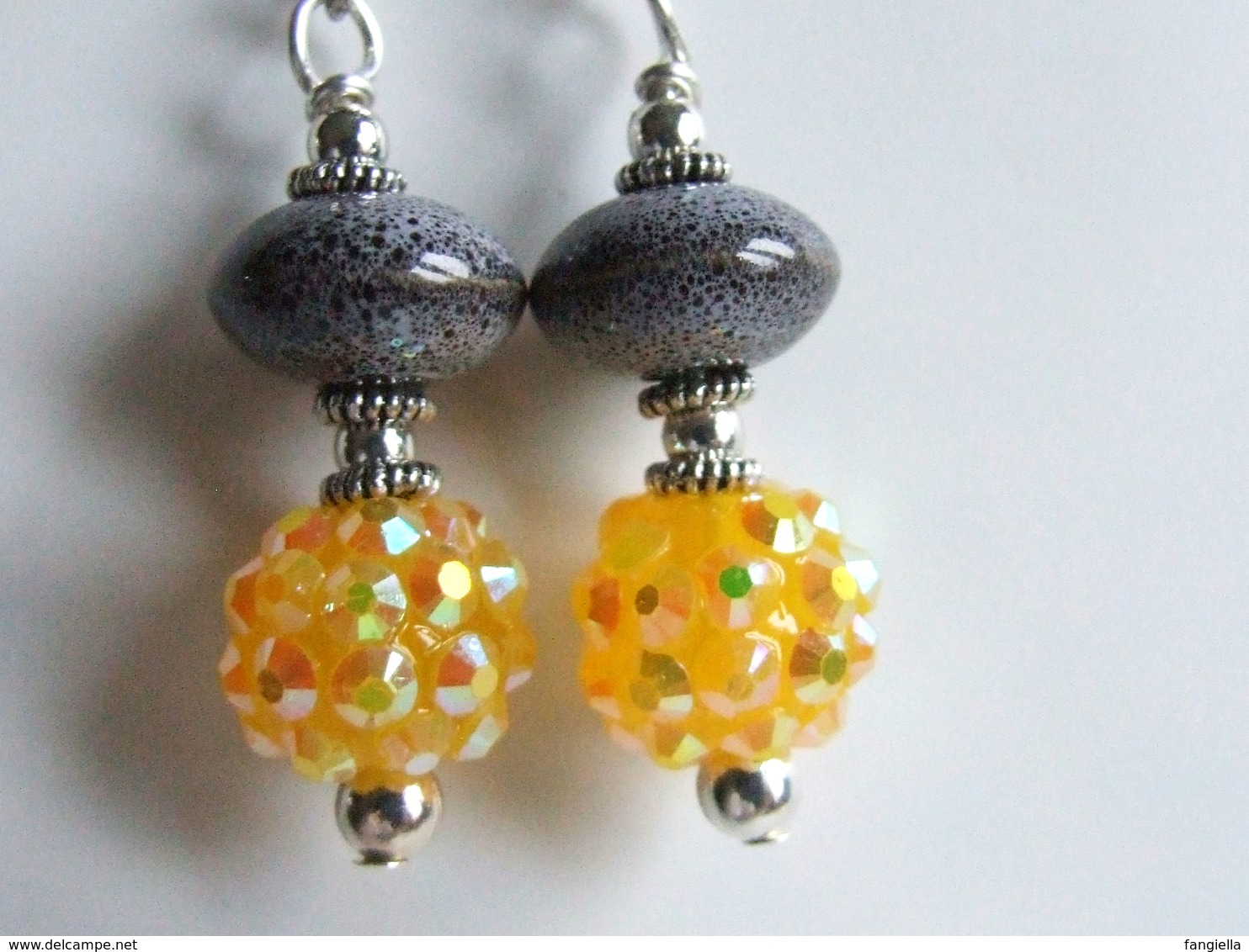 Boucles D'oreilles Artisanales, Céramique, Discoball, Gris Noir Jaune, Bijou De Créateur, Artisanat Français, Achat Soli - Boucles D'oreilles