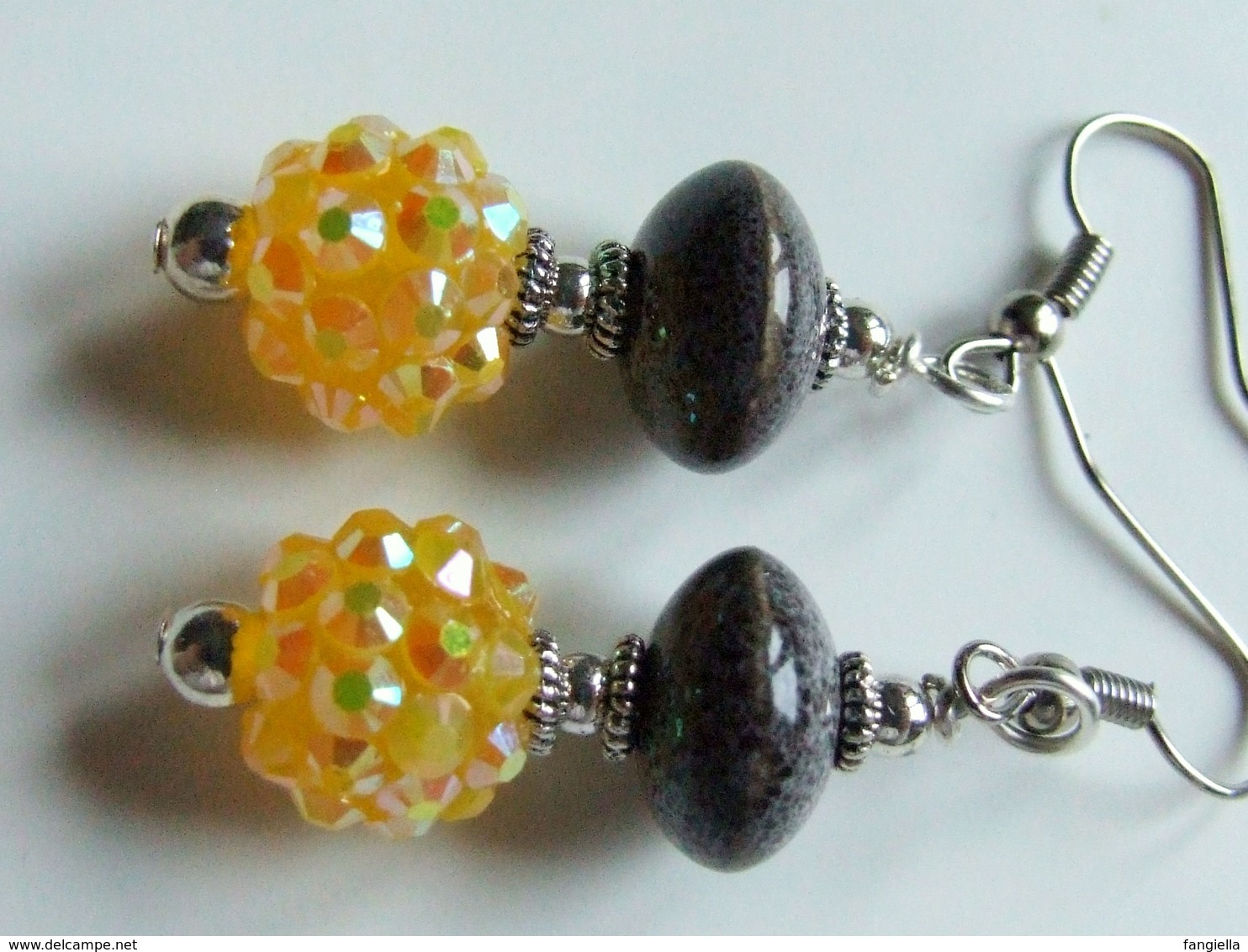 Boucles D'oreilles Artisanales, Céramique, Discoball, Gris Noir Jaune, Bijou De Créateur, Artisanat Français, Achat Soli - Oorringen