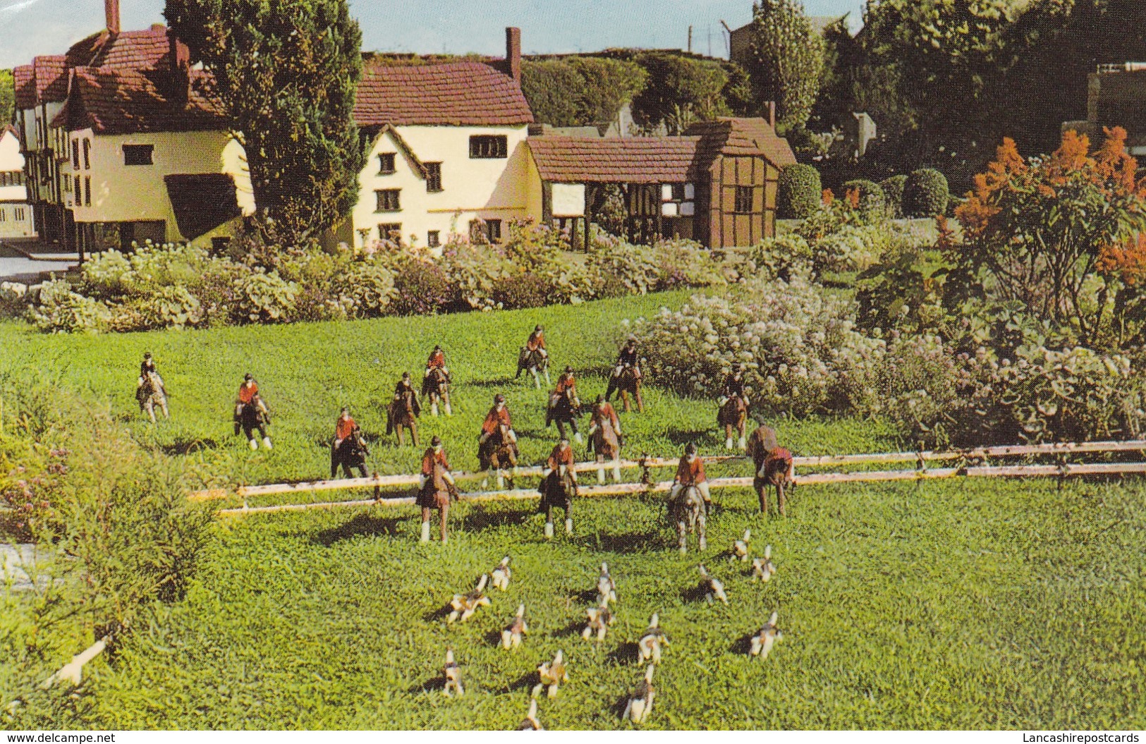 Postcard The Hopshire Hunt Southsea Model Village [ Fox Hunting ] My Ref  B12608 - Hunting