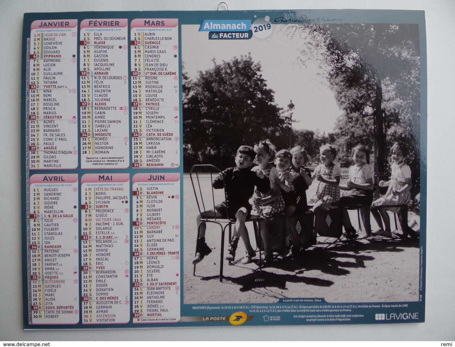 CALENDRIER POSTE 2019 ALMANACH Almanach Du FACTEUR Train De Chaises 1944 Tabliers Rue Rivoli 1978 Ecoliers Lavigne - Other & Unclassified