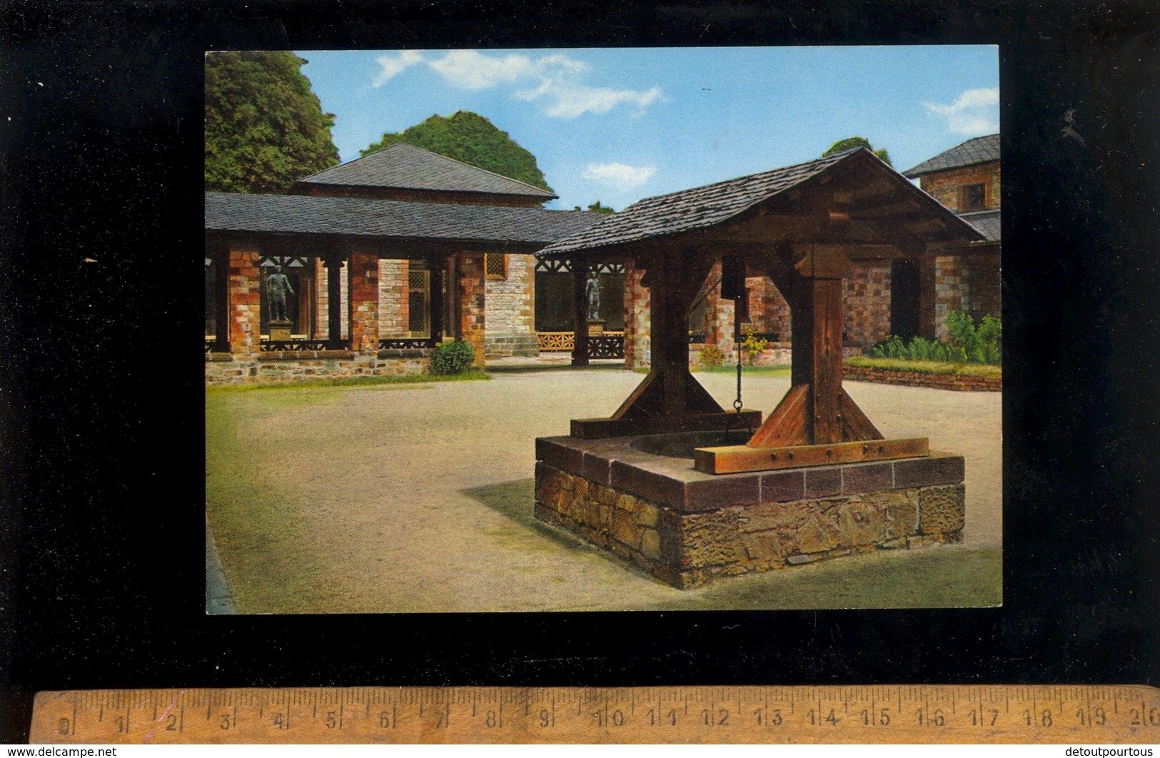 SAALBURG IM TAUNUS : Römerkastell Innenhof Mit Brunnen - Saalburg