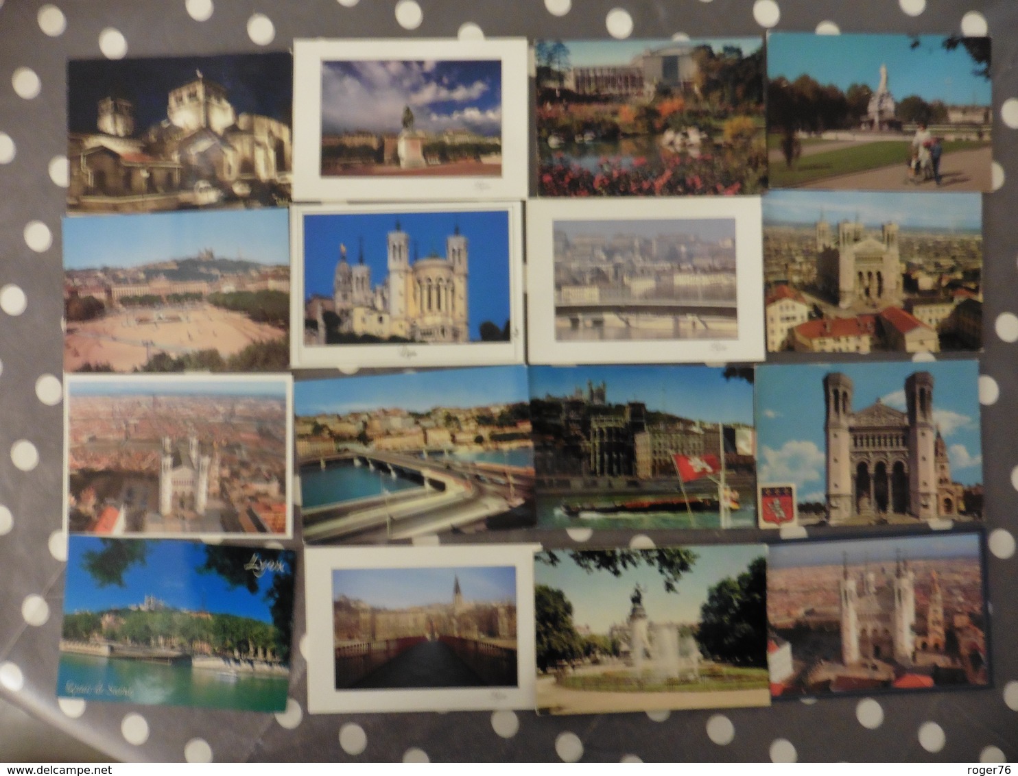 LOT  DE  96 CARTES  POSTALES  NEUVES  DE  LYON - 5 - 99 Postcards