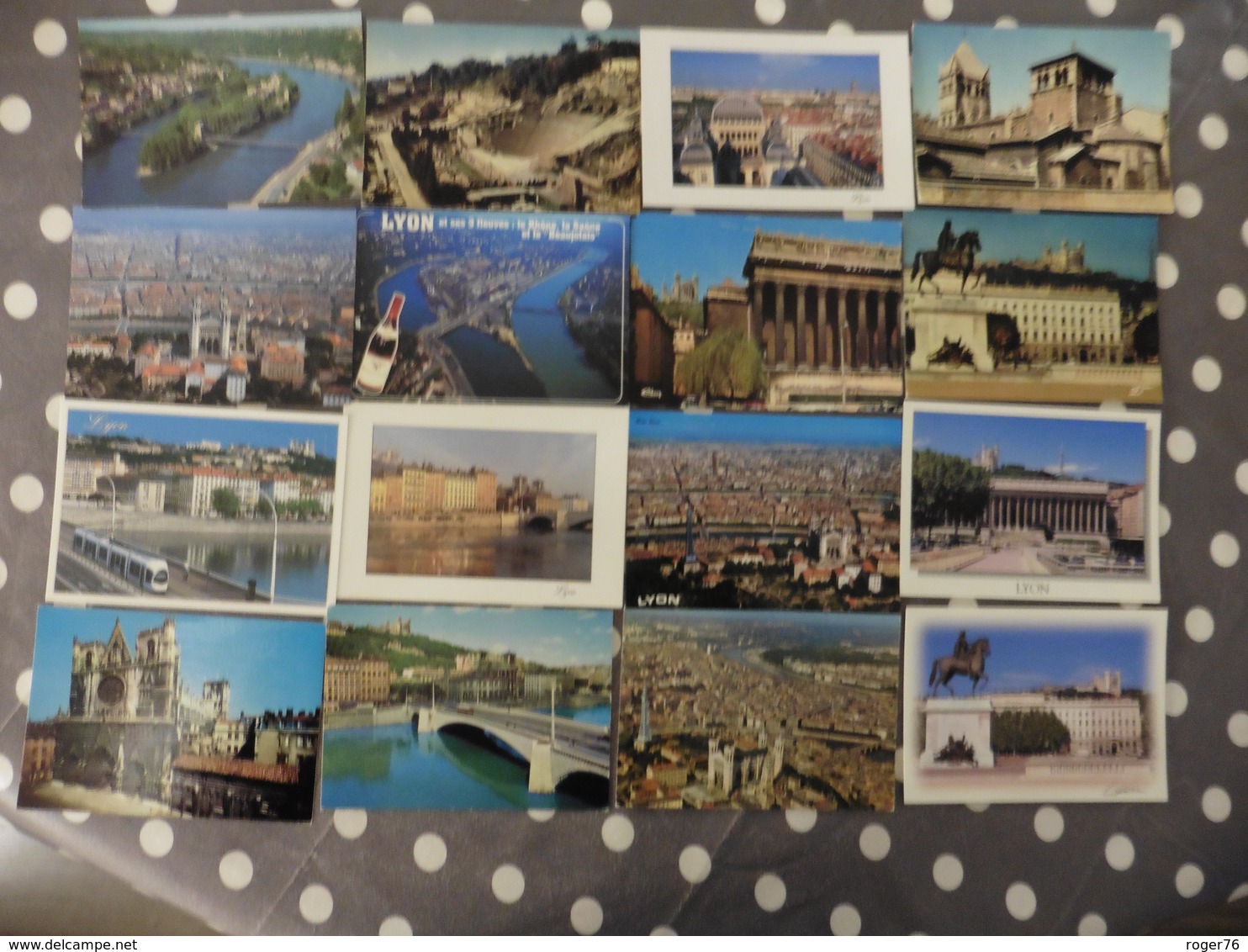 LOT  DE  96 CARTES  POSTALES  NEUVES  DE  LYON - 5 - 99 Postcards