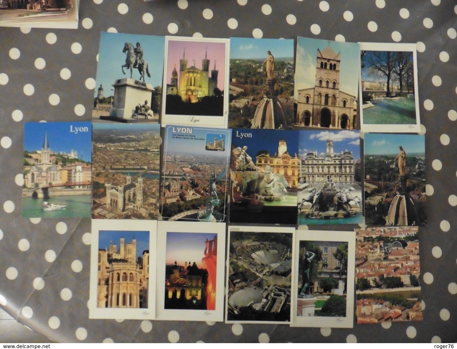 LOT  DE  96 CARTES  POSTALES  NEUVES  DE  LYON