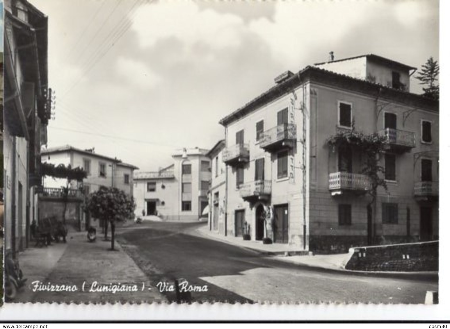 CP Italie - FIVIZZANO (Lunigiana ) - Via Roma, Tagliare Il Lato Destro E Sinistro, - Massa