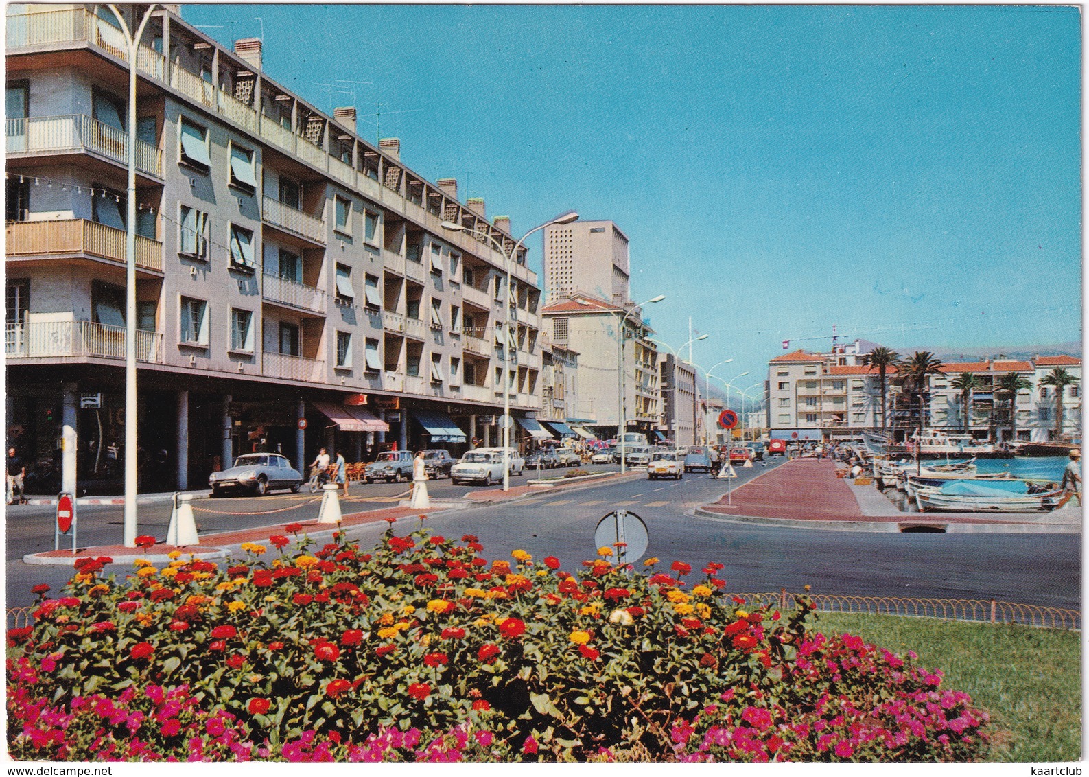 Cote D'Azur: CITROËN DS, AMI BREAK, 2CV, SIMCA 1500, RENAULT 8 - Vue Du Port. Le Nouveau Rond-Point-Pont Fleuri - Toerisme