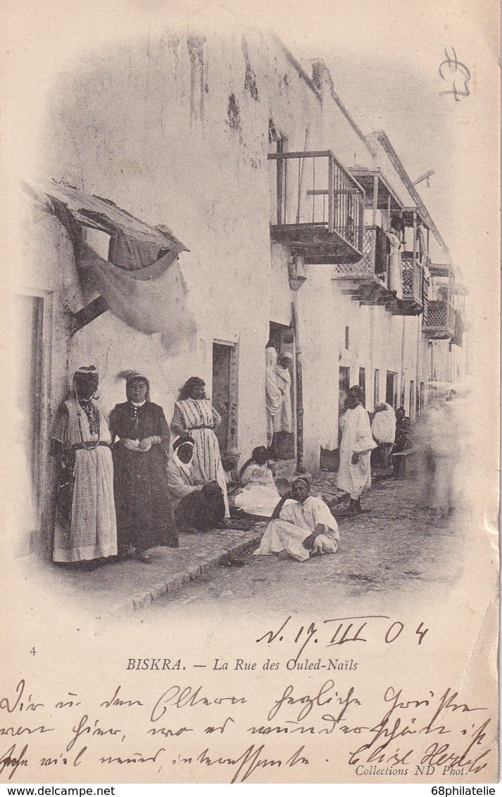 ALGERIE 1904 CARTE POSTALE DE BISKRA "LA RUE DESOULED-NAILS"  CACHET FERROVIAIRE BISKRA-CONSTANTINE - Lettres & Documents