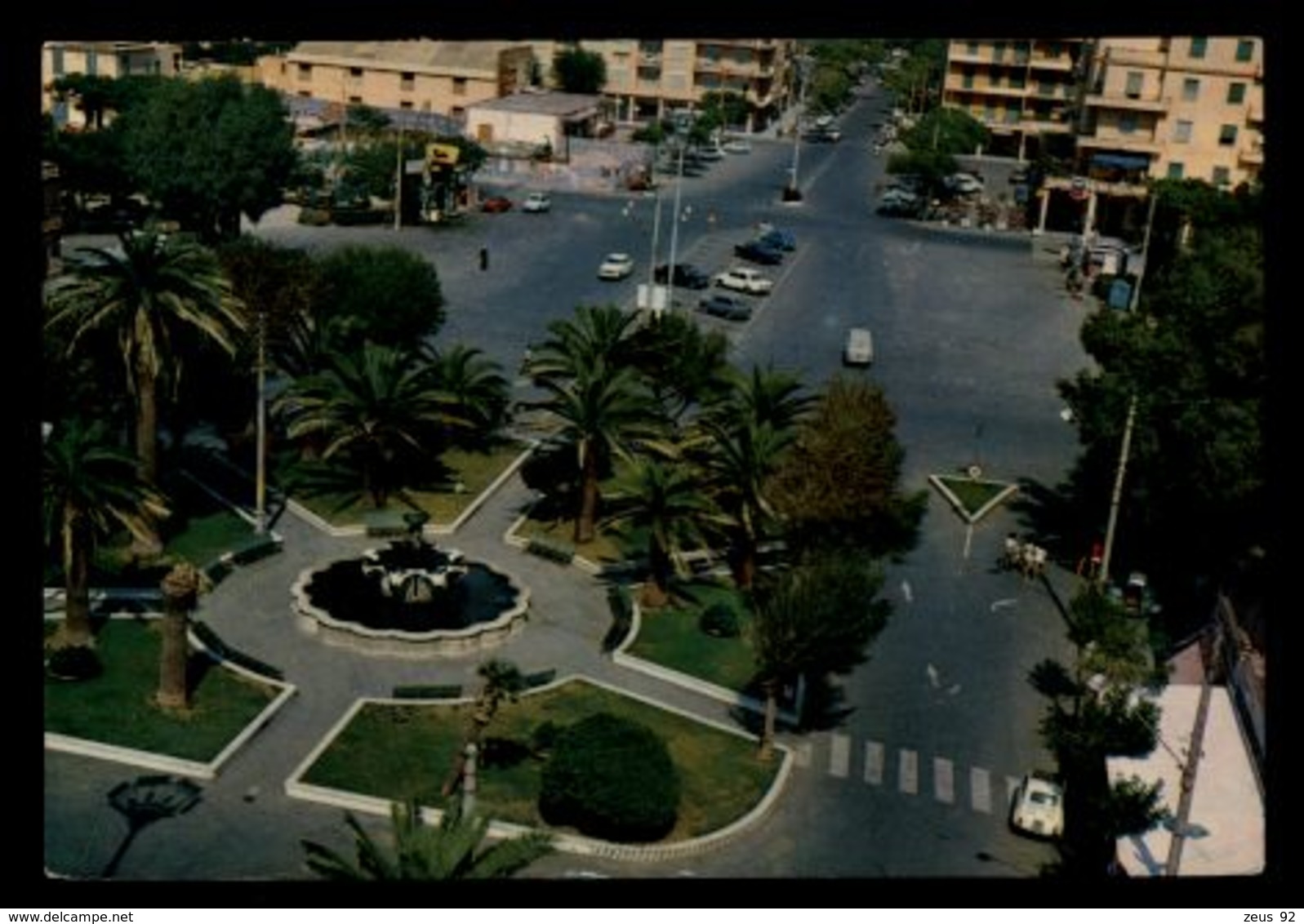 B9607 LADISPOLI (ROMA) - PIAZZA DELLA VITTORIA VISUALE INSOLITA DALL'ALTO  CON AUTO E DISTRUBUTORE ENI E CHEVRON VG - Altri & Non Classificati