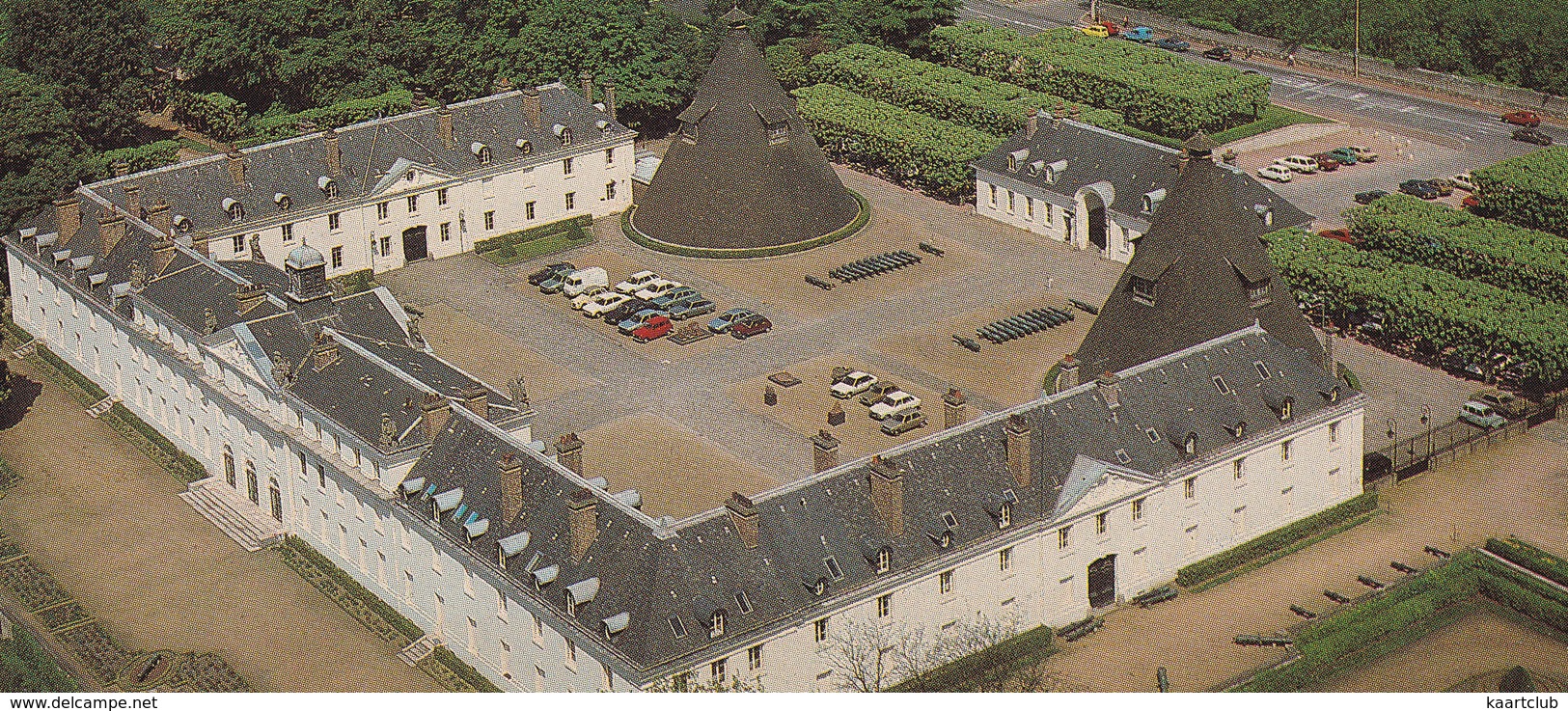 Le Creusot: RENAULT 4, 5, ESTAFETTE, CITROËN GS, 2CV Etc. - Vue Aérienne - Chateau De La Verrerie - Toerisme