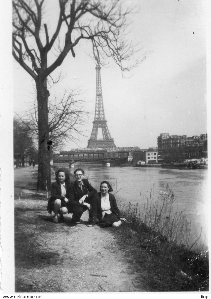 Photo Anonyme Vintage Paris Femme Woman Tour Eiffel - Lieux