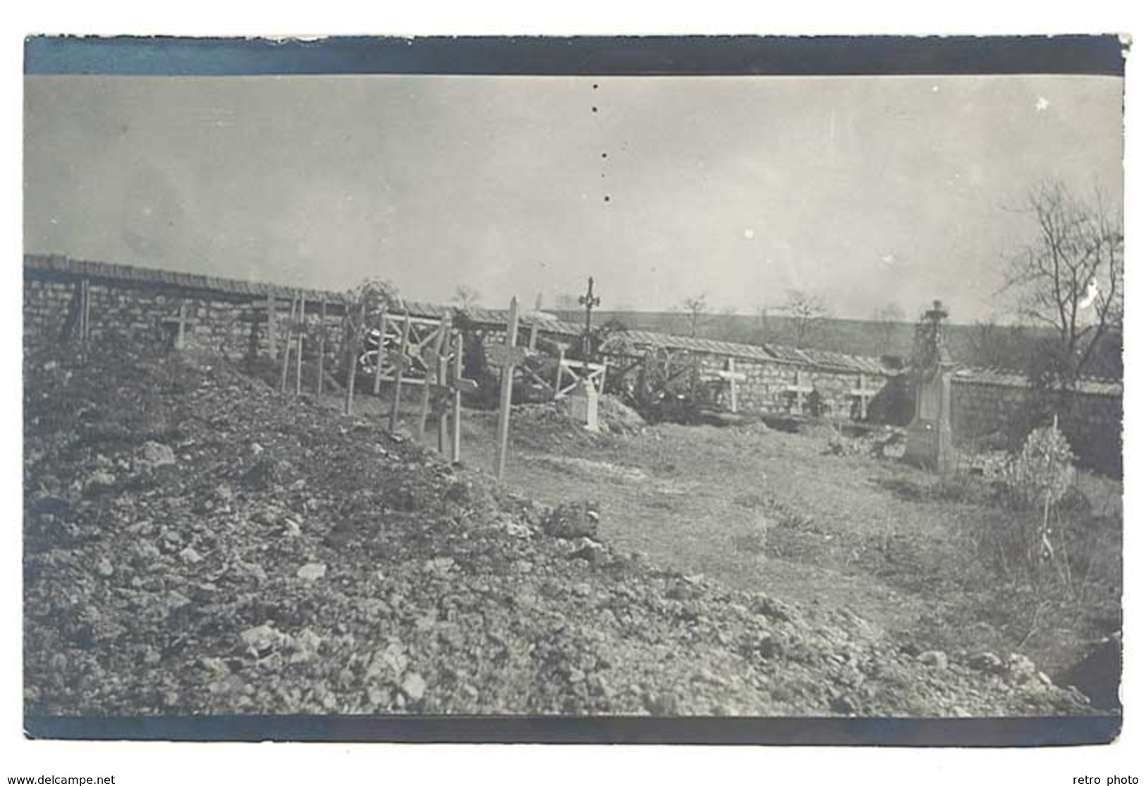 Photo Guerre 1914/1915 - Cimetière Militaire ( écrit Au Verso : Ambulance 7 XV ) - Guerre, Militaire