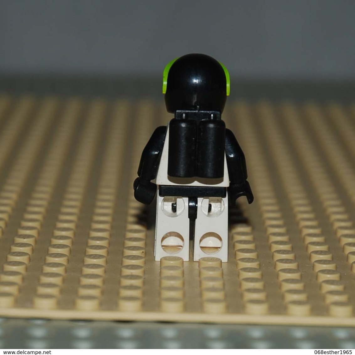 Lego Personnage Space Blacktron 2 Avec Casque Et Visière Et Réservoir Air Ref Sp002 - Lego Technic