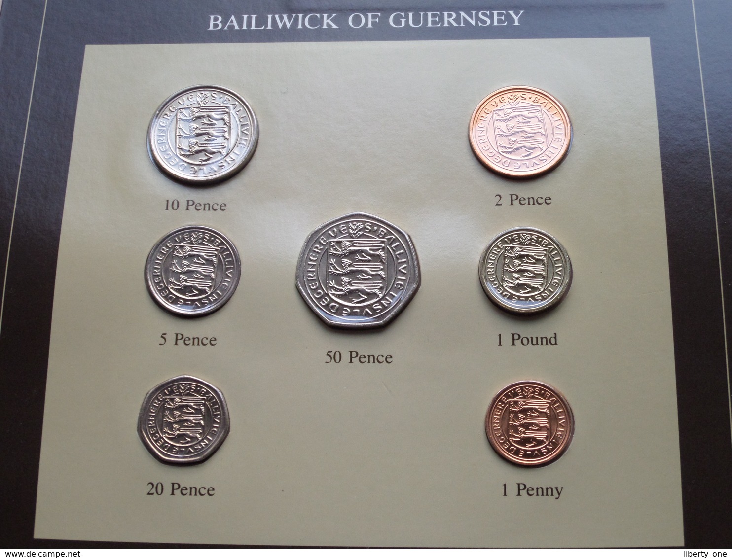 BAILIWICK OF GUERNSEY ( From The Serie Coin Sets Of All Nations ) Form. 20,5 X 29,5 Cm. ) Card + Stamp '83 ! - Guernesey