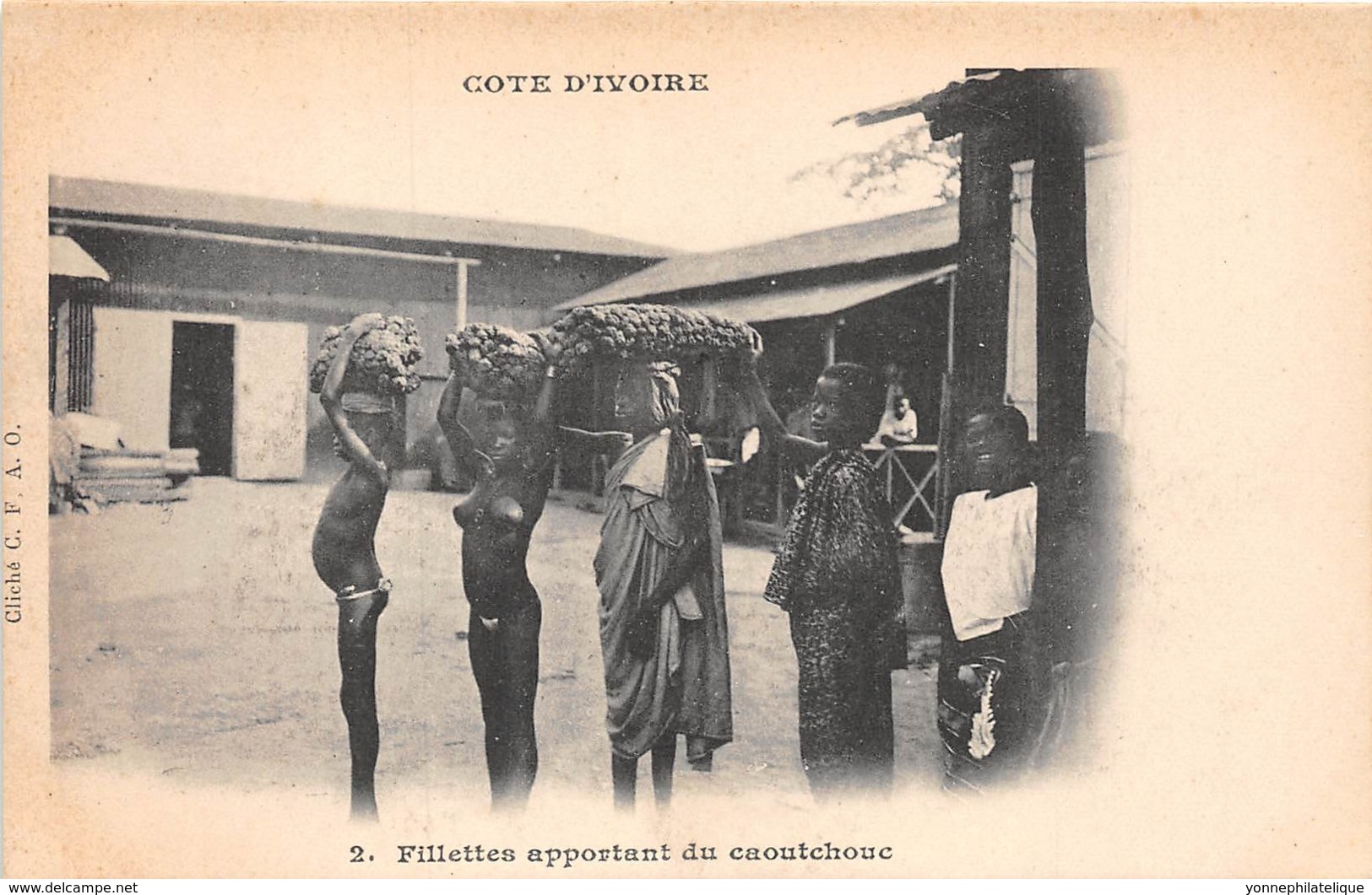 Côte D' Ivoire / Ethnic H - 105 - Fillettes Apportant Du Caotuchouc - Côte-d'Ivoire
