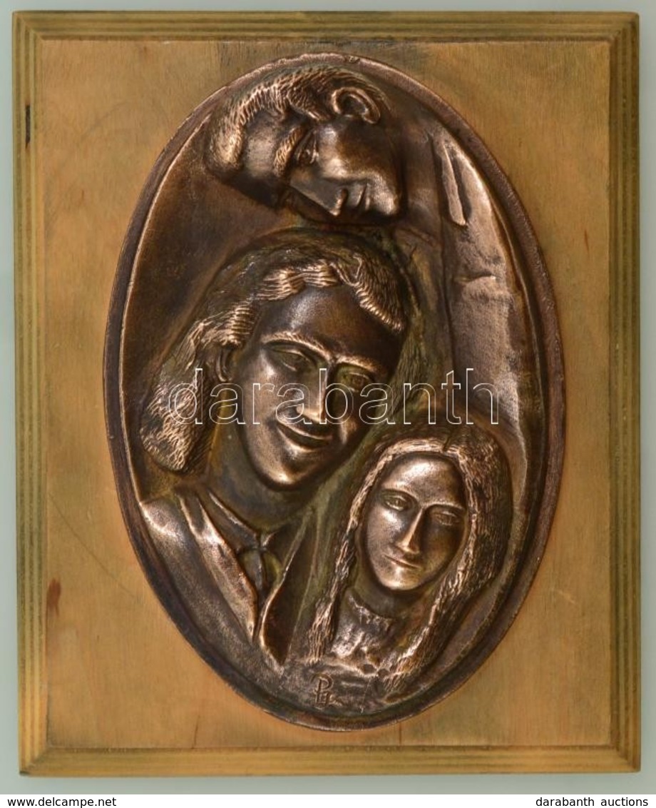 PI (Paulikovics Iván?) Jelzéssel: A Család. Bronz Relief Fa Talapzaton 17 Cm - Sonstige & Ohne Zuordnung