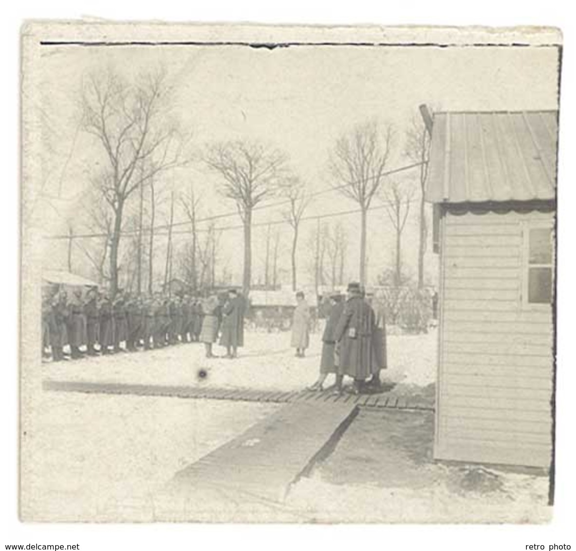 Photo Guerre 1914/1915 - Soldats Dans Cour De Caserne, Revue - Guerre, Militaire