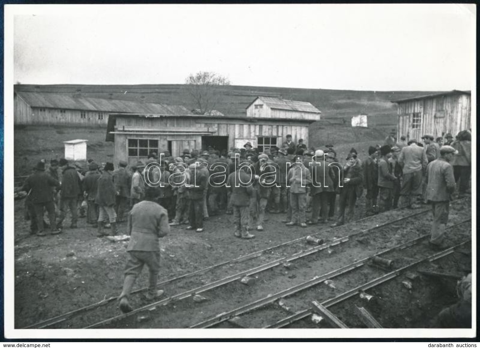1942 A Szeretfalva-Déda-vasútvonal építésének Munkásai, Utólagosan Előhívott Fotó, Hátoldalon Feliratozva, 13×18 Cm / Wo - Other & Unclassified