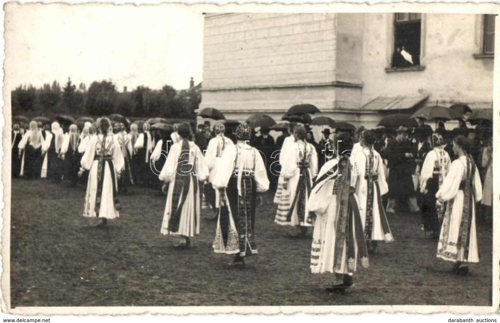 T2/T3 1940 Beszterce, Bistritz, Bistrita; Bevonulás, Hölgyek Népviseletben / Entry Of The Hungarian Troops, Ladies In Tr - Unclassified