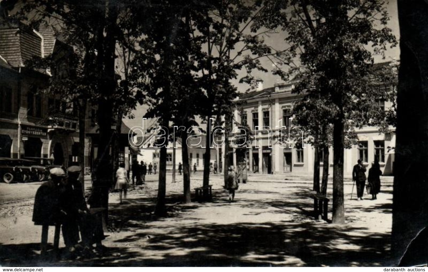 T3 1935 Gyergyószentmiklós, Gheorgheni; Szabadság Tér, Gyógyszertár, Automobile / Square, Pharmacy, Automobile, Photo (R - Unclassified
