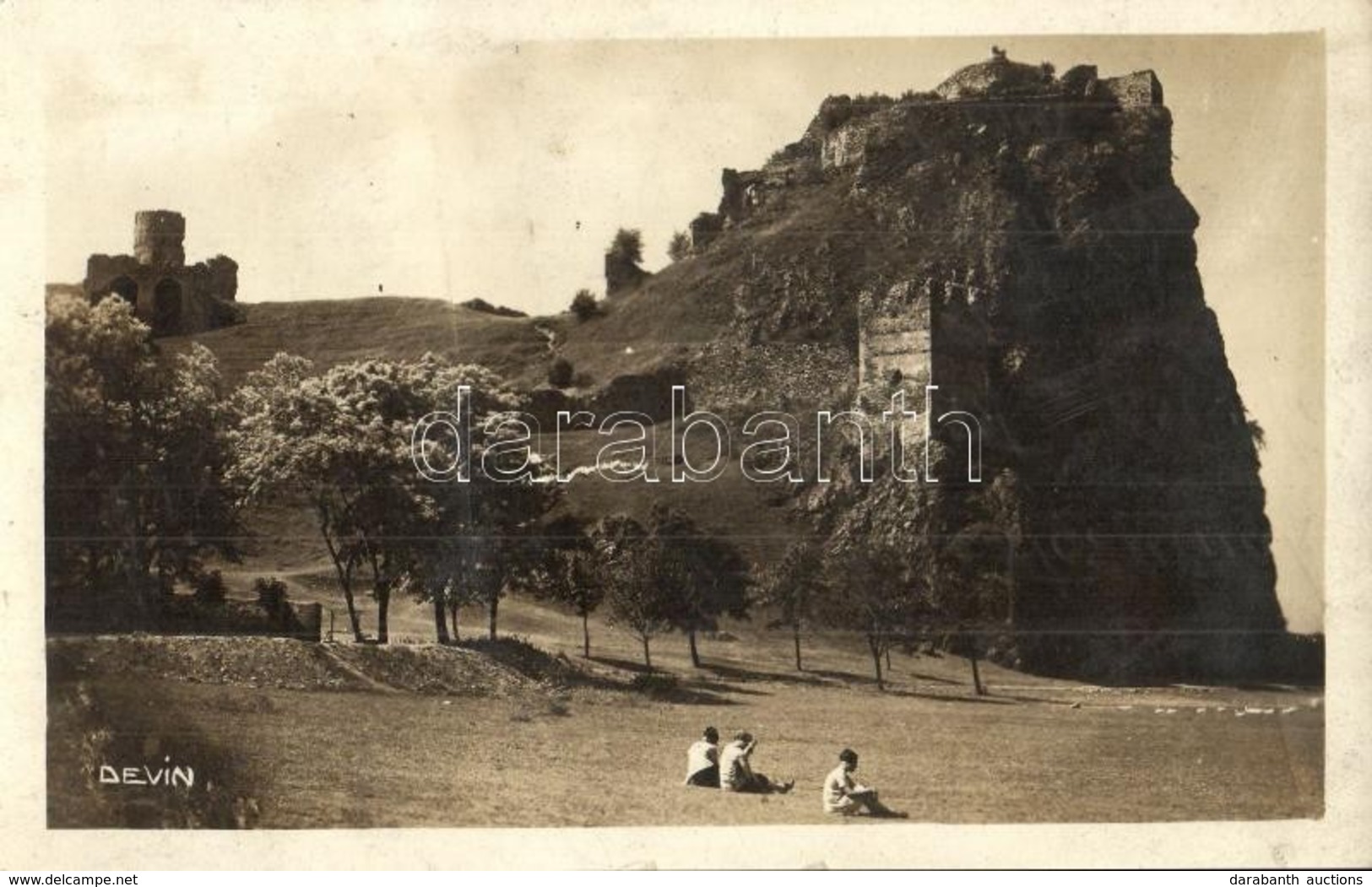 T2/T3 Dévény, Theben A. D. Donau, Devín (Pozsony, Bratislava); Vár Gyerekekkel / Castle With Children. Foto Tatra - Ohne Zuordnung