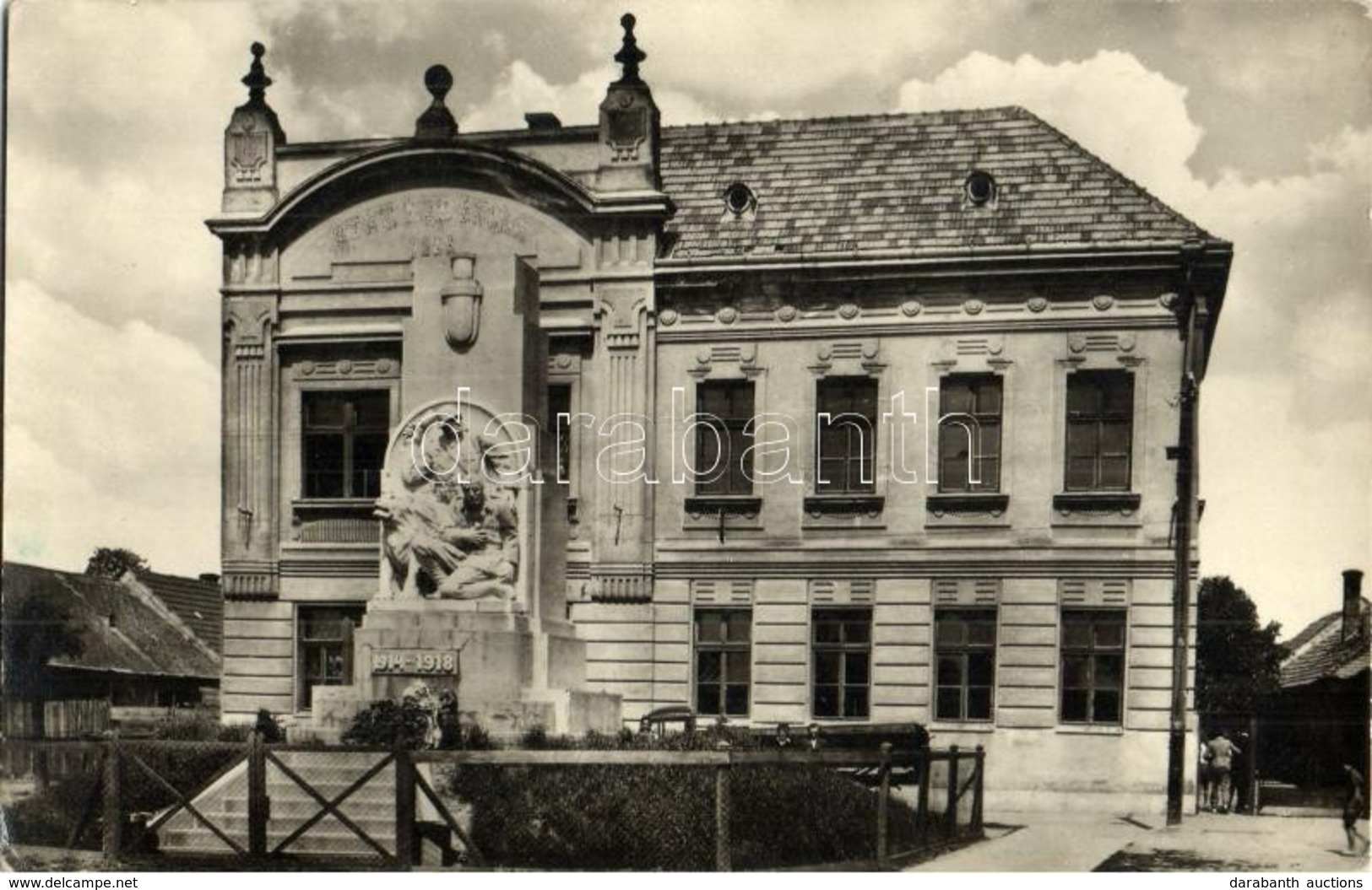 * T2/T3 Diószeg, Nagydiószeg, Sládkovicovo; Stat. Lud. Skola / állami Iskola, Hősök Szobra / School, WWI Heroes Monument - Ohne Zuordnung