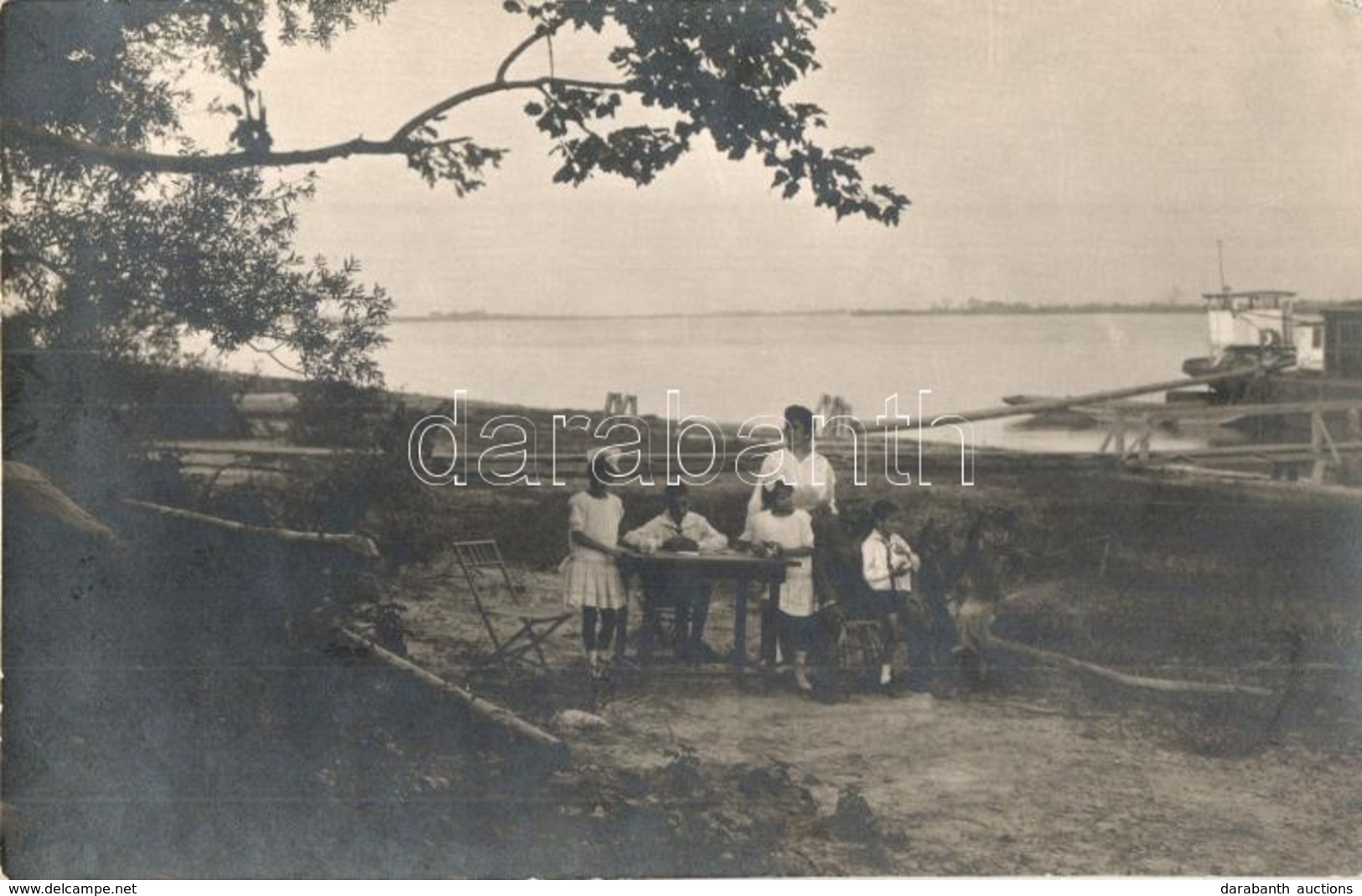 T2/T3 1916 Kevevára, Temeskubin, Kovin; Lakóhajó (jobb Szélen) Tulajdonosai Piknikeznek A Parton / House Boat (on The Ri - Ohne Zuordnung