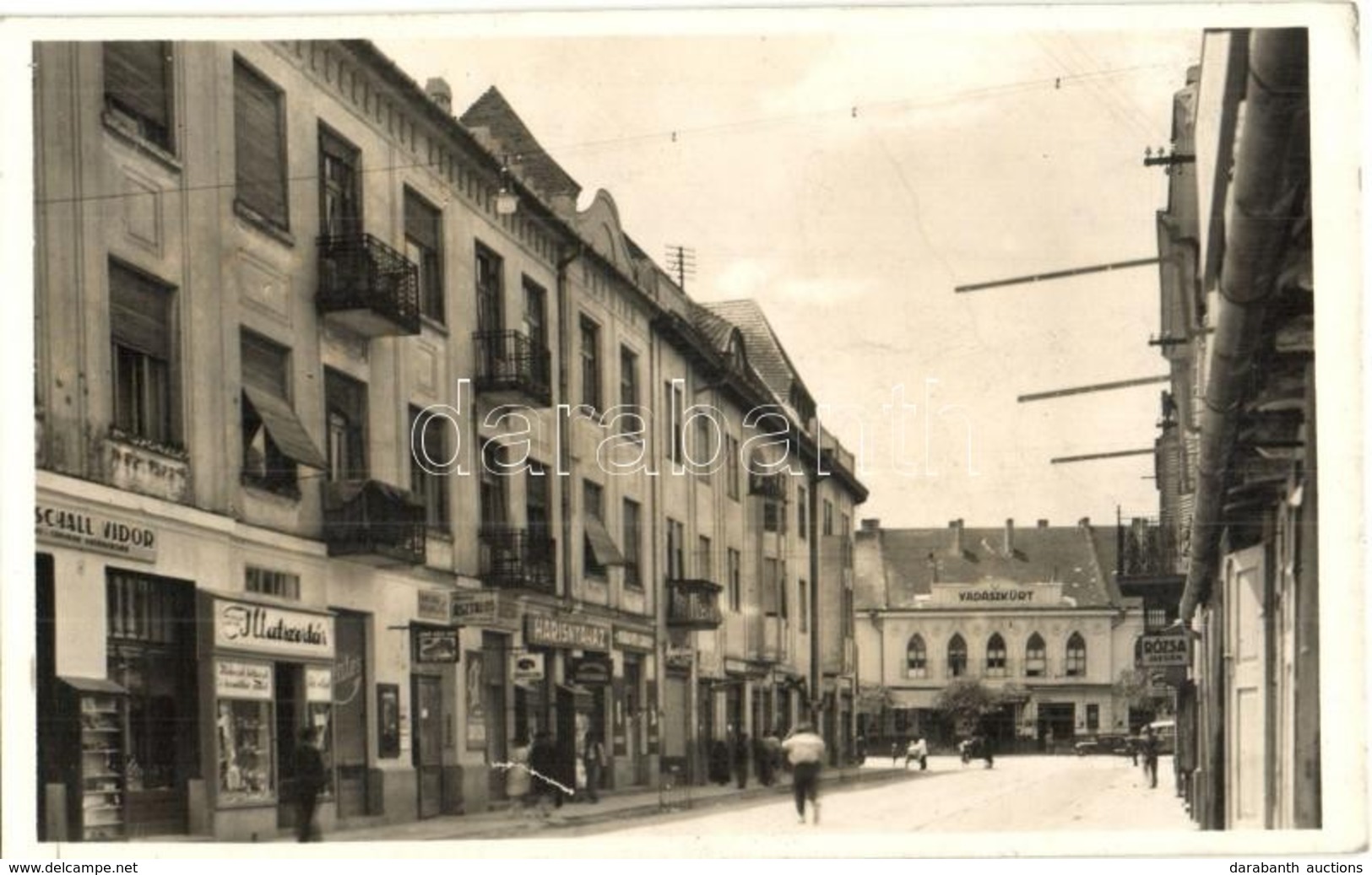 T2 Zombor, Sombor; Vadászkürt Szálloda, Schall Vidor, Rózsa István üzlete, Harisnyaház, Illatszertár, Hentes, Automobil. - Ohne Zuordnung