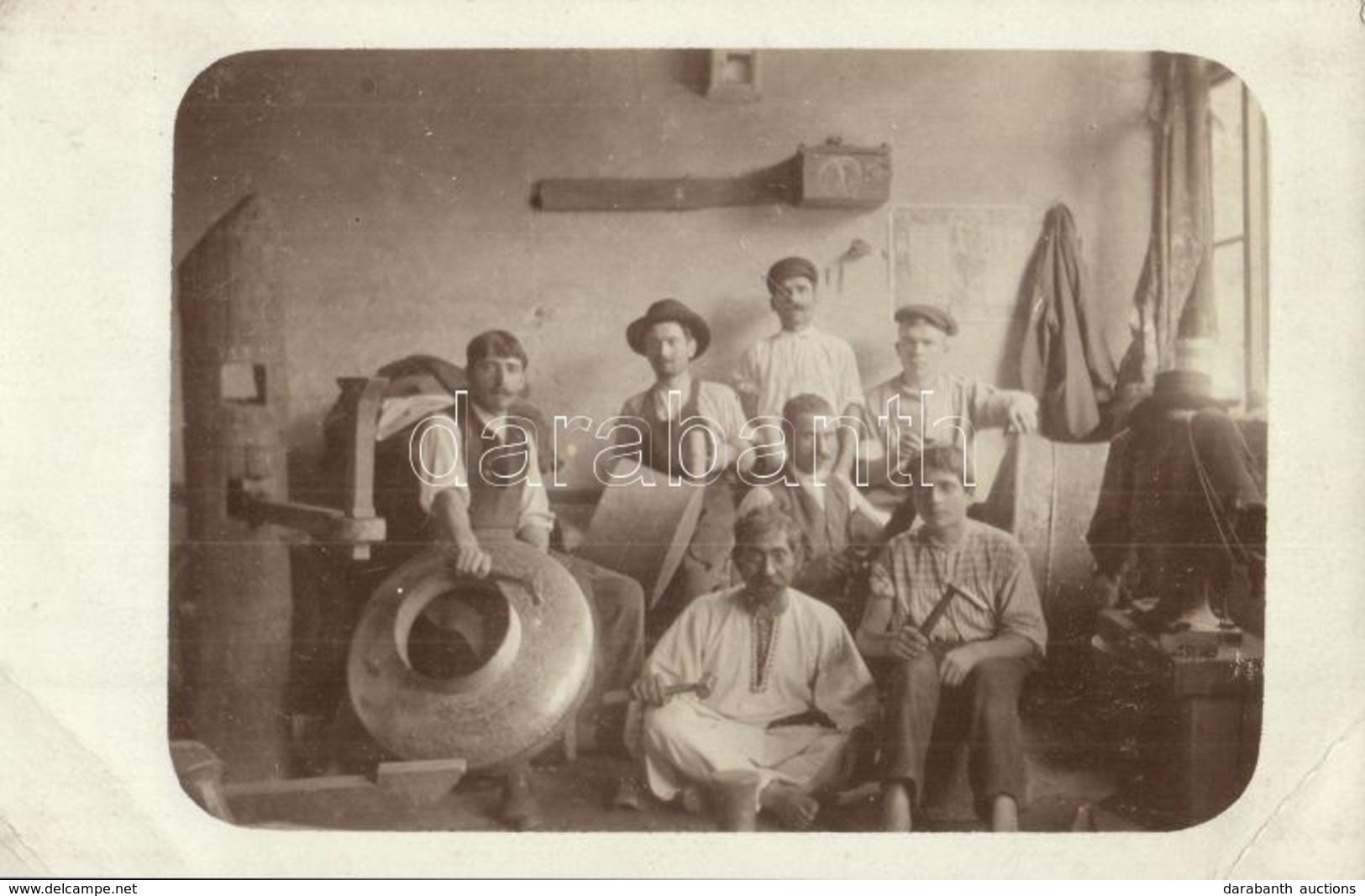 1913 Ramnicu Valcea, Műhely Belső, Cigányok Szerszámokkal Munka Közben / Workshop Interior, Gypsy Workers With Tools. Ph - Ohne Zuordnung