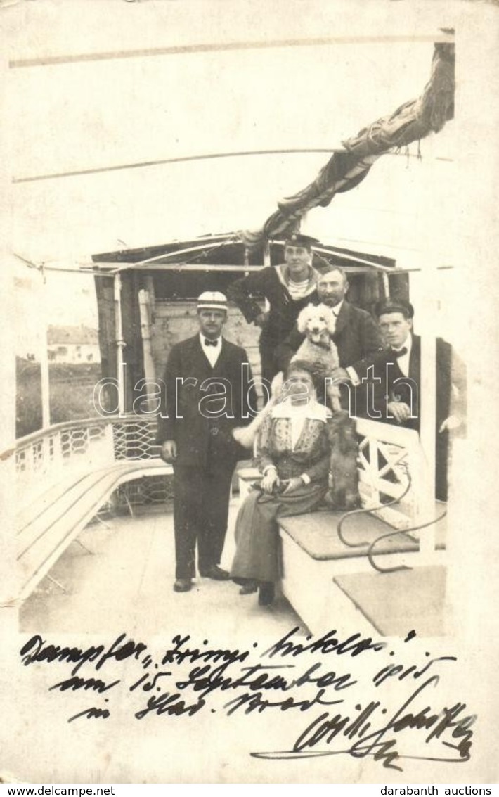 T2 1915 Zrínyi Miklós Oldalkerekes Személyszállító Gőzhajó, Legénység  Kapitánnyal és Kutyákkal / Hungarian Passenger St - Ohne Zuordnung
