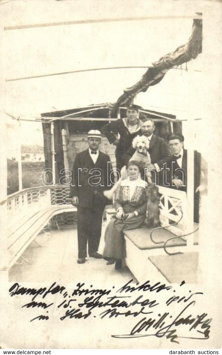 T2 1915 Zrínyi Miklós Oldalkerekes Személyszállító Gőzhajó, Legénység  Kapitánnyal és Kutyákkal / Hungarian Passenger St - Unclassified