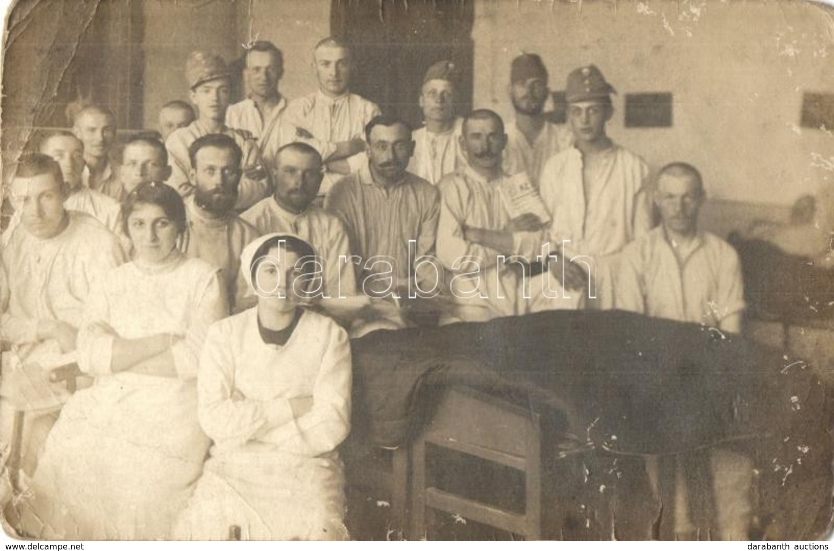 ** T3 Első Világháborús Tábori Kórház Katonákkal és ápolónőkkel / WWI K.u.k. Military Hospital With Soldiers, Nurses, Gr - Ohne Zuordnung