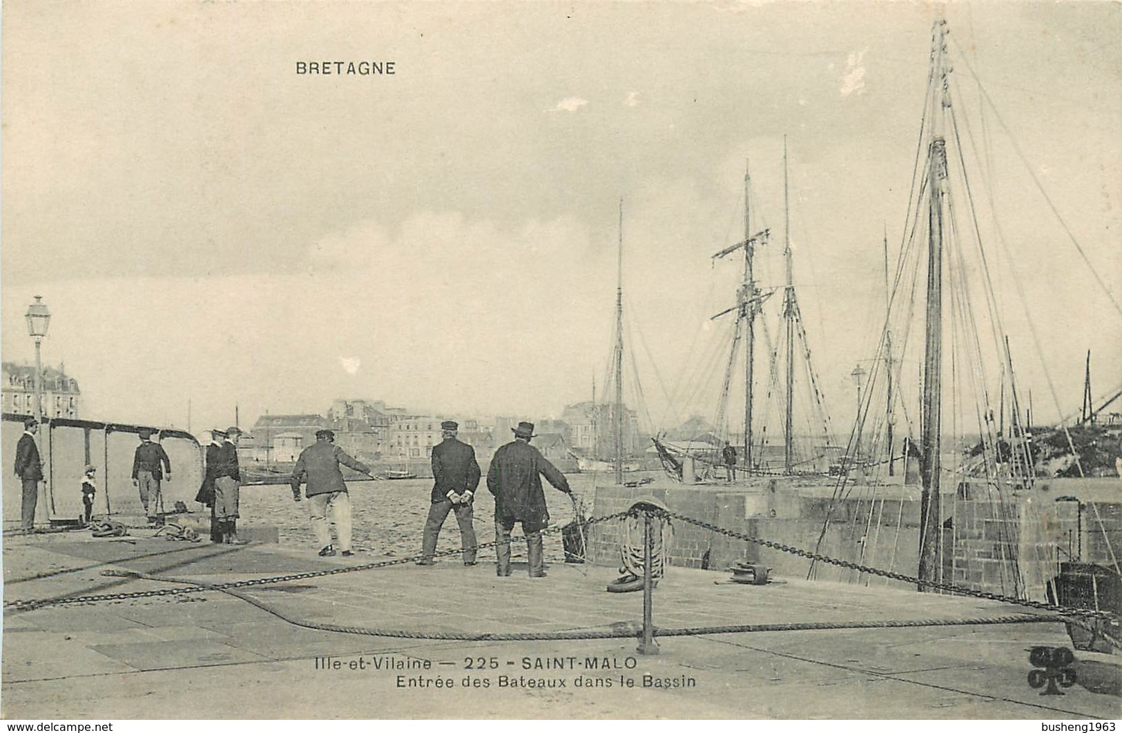 CPA 35 ST MALO BATEAUX ENTREE DES BATEAUX DANS LE BASSIN N°225 EDIT.M.T.I.L  VOIR IMAGES - Saint Malo