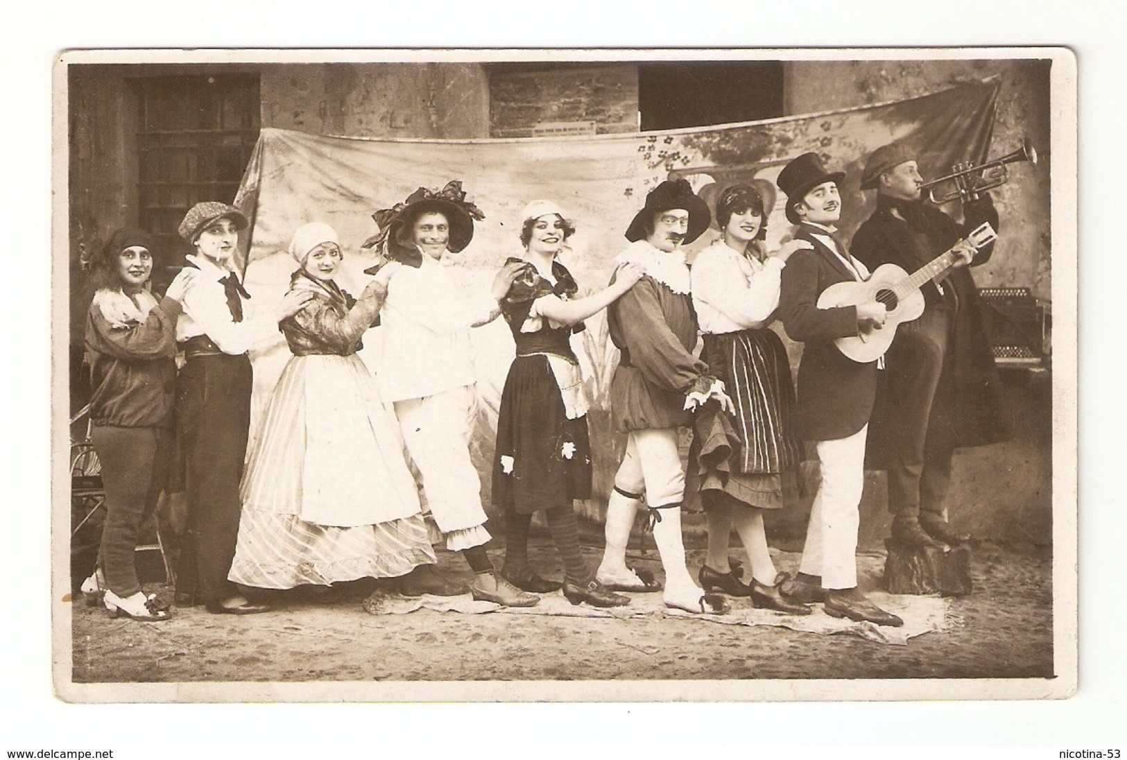 CT--02707-- FOTO CARTOLINA GRUPPO DI MASCHERE-CHITARRA-TROMBA- CARNEVALE DEL  1926 - Costumi