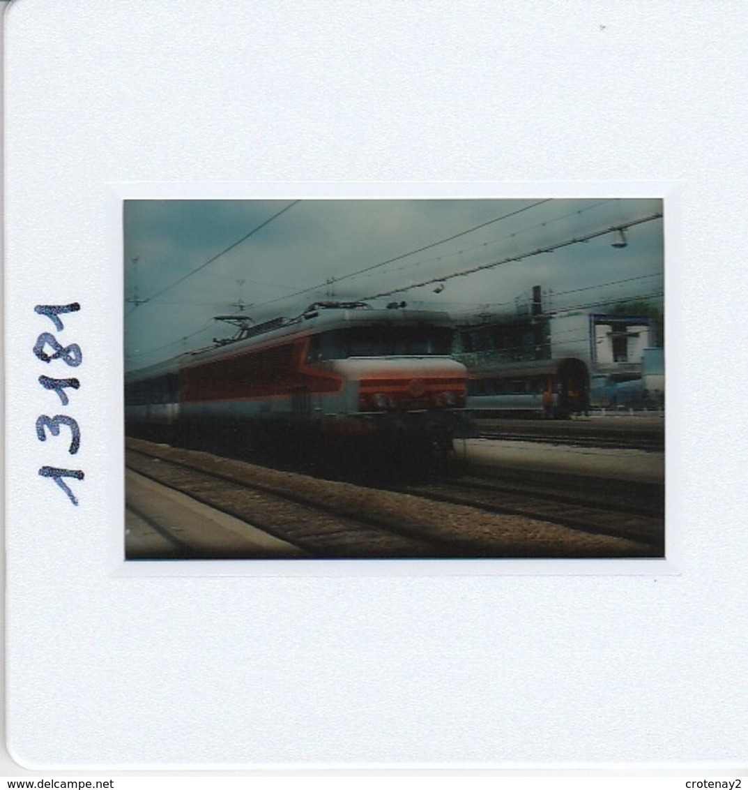 Photo Diapo Diapositive Slide Train Locomotive Electrique SNCF CC 6537 Paris Austerlitz Le 28/06/1996 VOIR ZOOM - Diapositives
