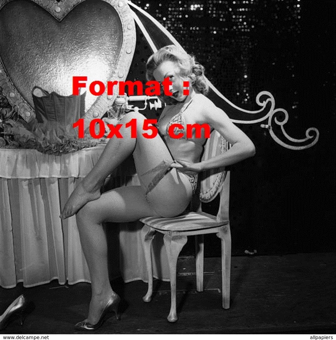 Reproduction D'une Photographie Ancienne De La Stripteaseuse Diane D'Orsay En Revue à Piccadilly "Pigalle" En 1959 - Autres & Non Classés