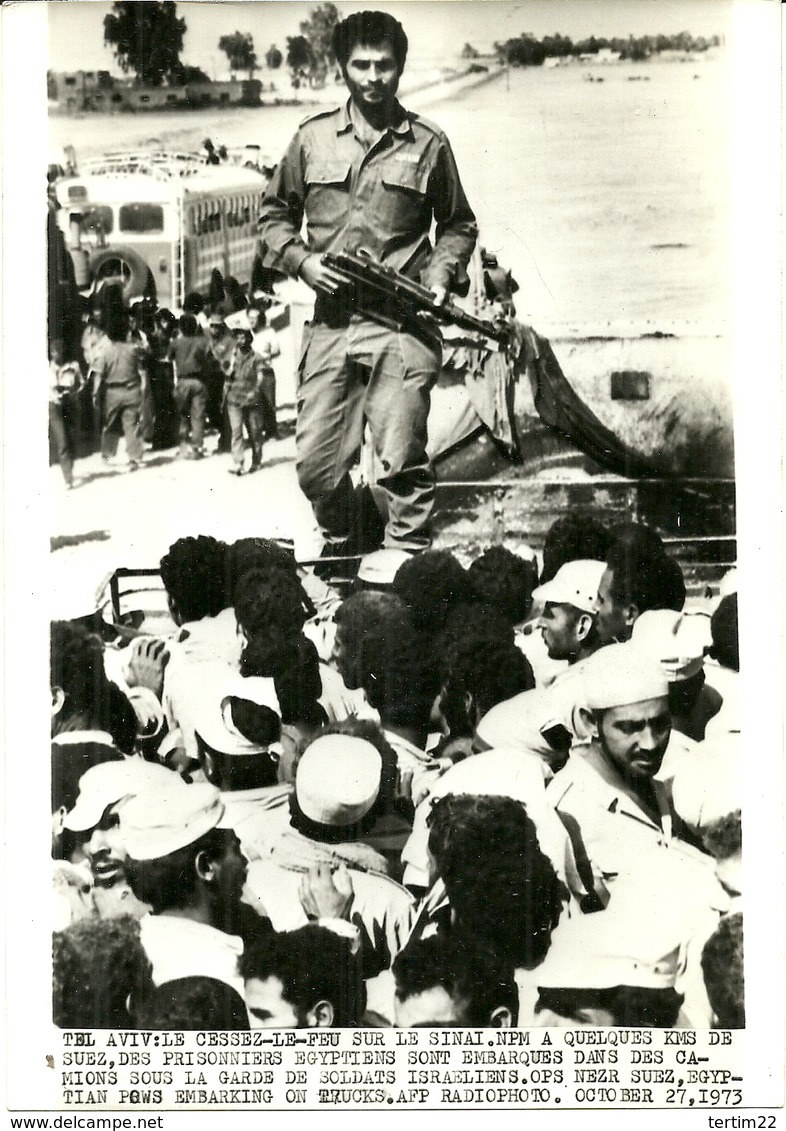 ( EGYPTE ) ( PRISONNIERS EGYPTIENS  ) (ISRAEL  )( MILITAIRES )( EVENEMENTS ) 1973  17.5 X 12.5 - Luoghi