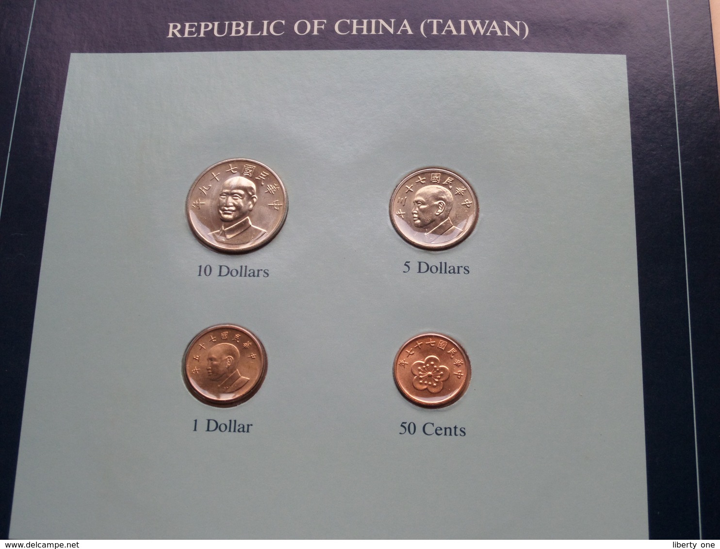 REPUBLIC OF CHINA (TAIWAN) ( From The Serie Coin Sets Of All Nations ) Form 20,5 X 29,5 Cm ) Card + Stamp '82 ! - Taiwan