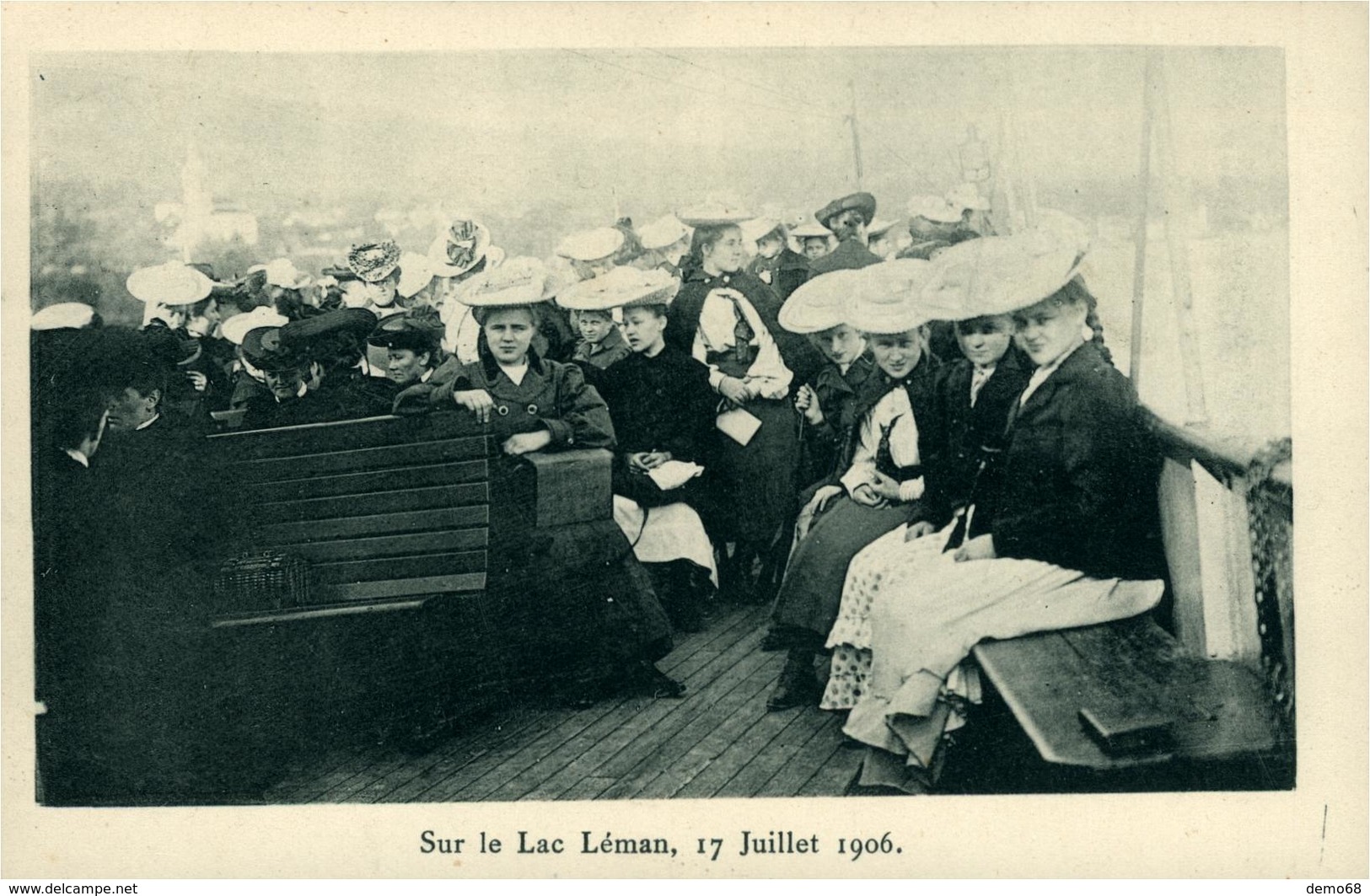 FRIBOURG Pensionnat Jeanne D'Arc Pensionnaires En Excursion Sur Le Lac Léman 1906 (points De Colle Derrière La Carte) - Fribourg