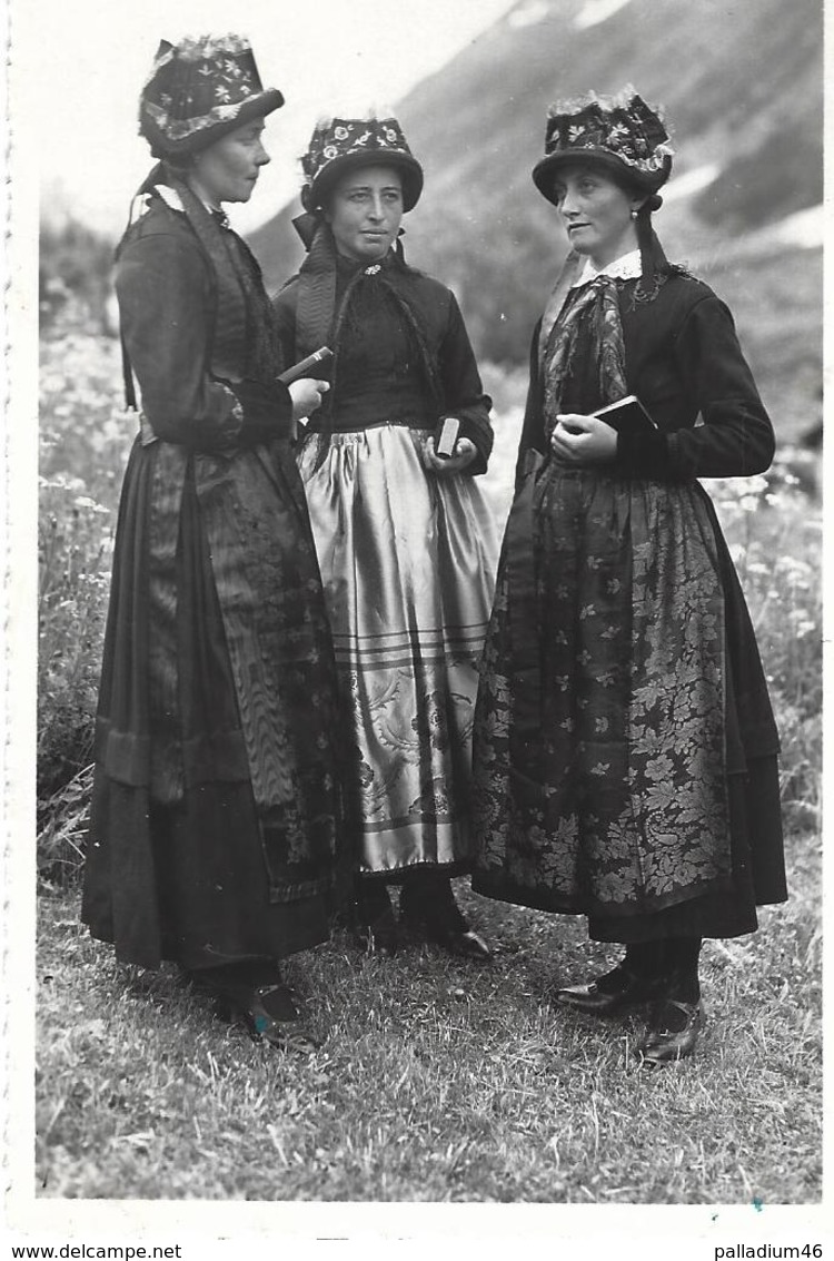 VALAIS Lötschental (Wallis) - 3 Frauen In Lötschental -Volkstrachten FESTTAG - F. EBENER Kippel Circulée - Kippel