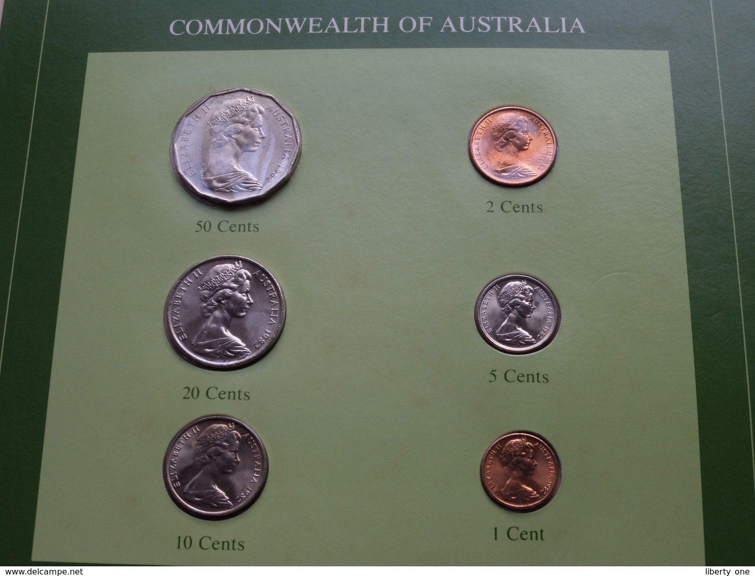 COMMONWEALTH OF AUSTRALIA ( From The Serie Coin Sets Of All Nations ) Form 20,5 X 29,5 Cm ) Card + Stamp '83 ! - Mint Sets & Proof Sets