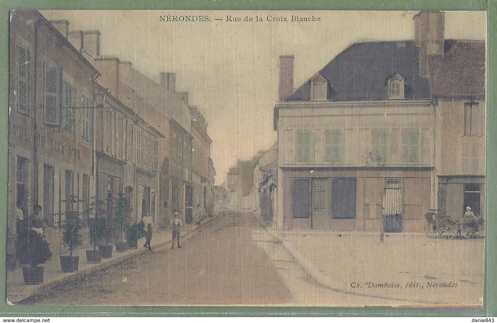 CPA Toilée Vernie Peu Courante - CHER - NERONDES - RUE DE LA CROIX BLANCHE - Hôtel Du Lion D'Or, Animation - Damboise - Nérondes