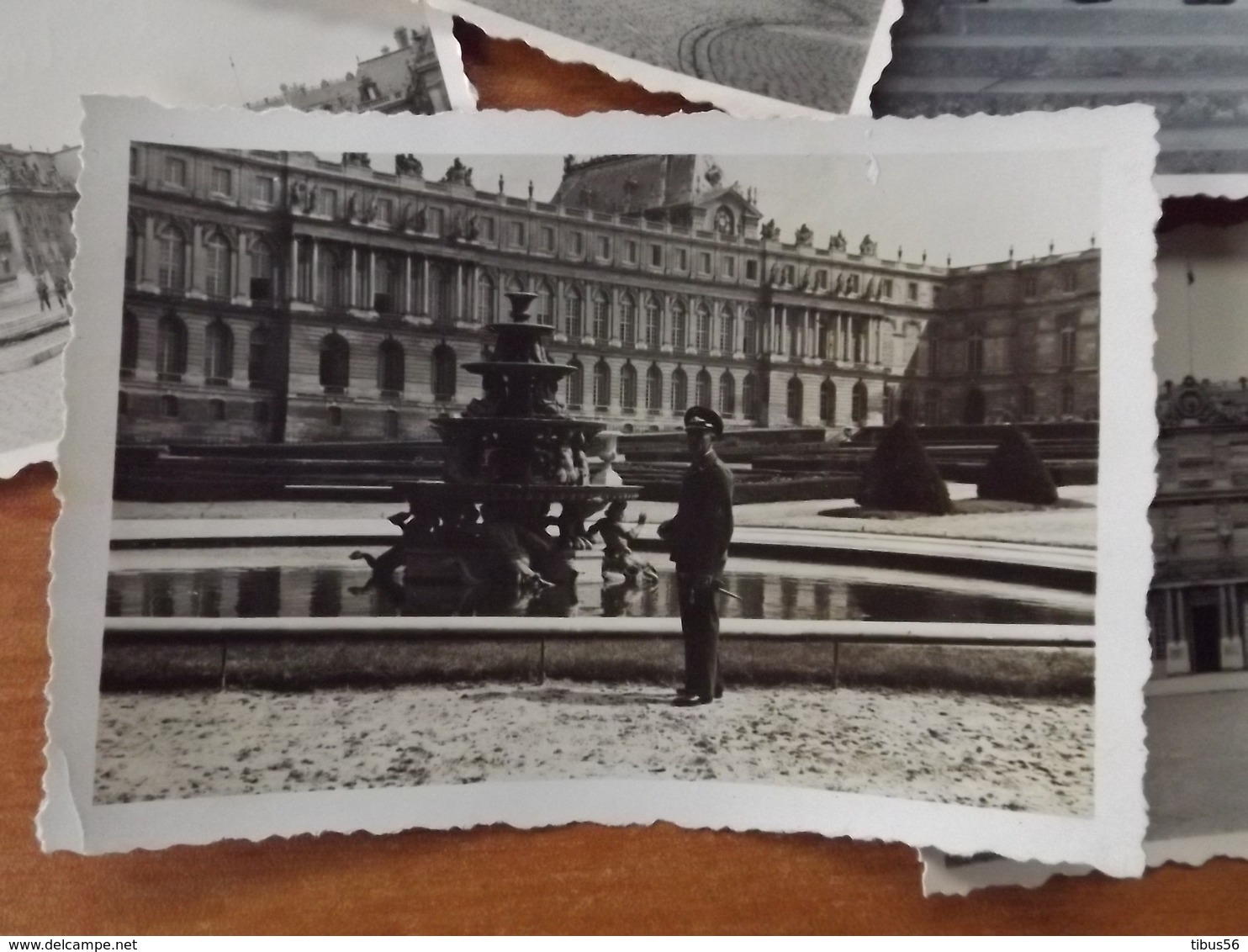 WW2 GUERRE 39 45 VERSAILLES FONTAINE STATUE DRAPEAU FLOTTANT SUR LE CHATEAU - Versailles (Château)