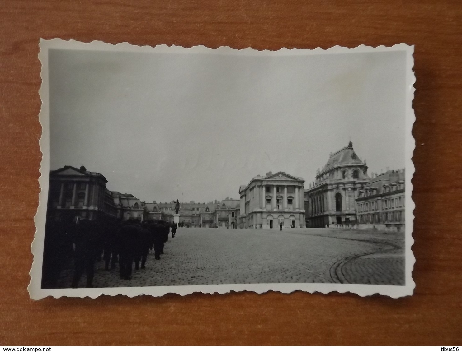 WW2 GUERRE 39 45 VERSAILLES FONTAINE STATUE DRAPEAU FLOTTANT SUR LE CHATEAU - Versailles (Castello)