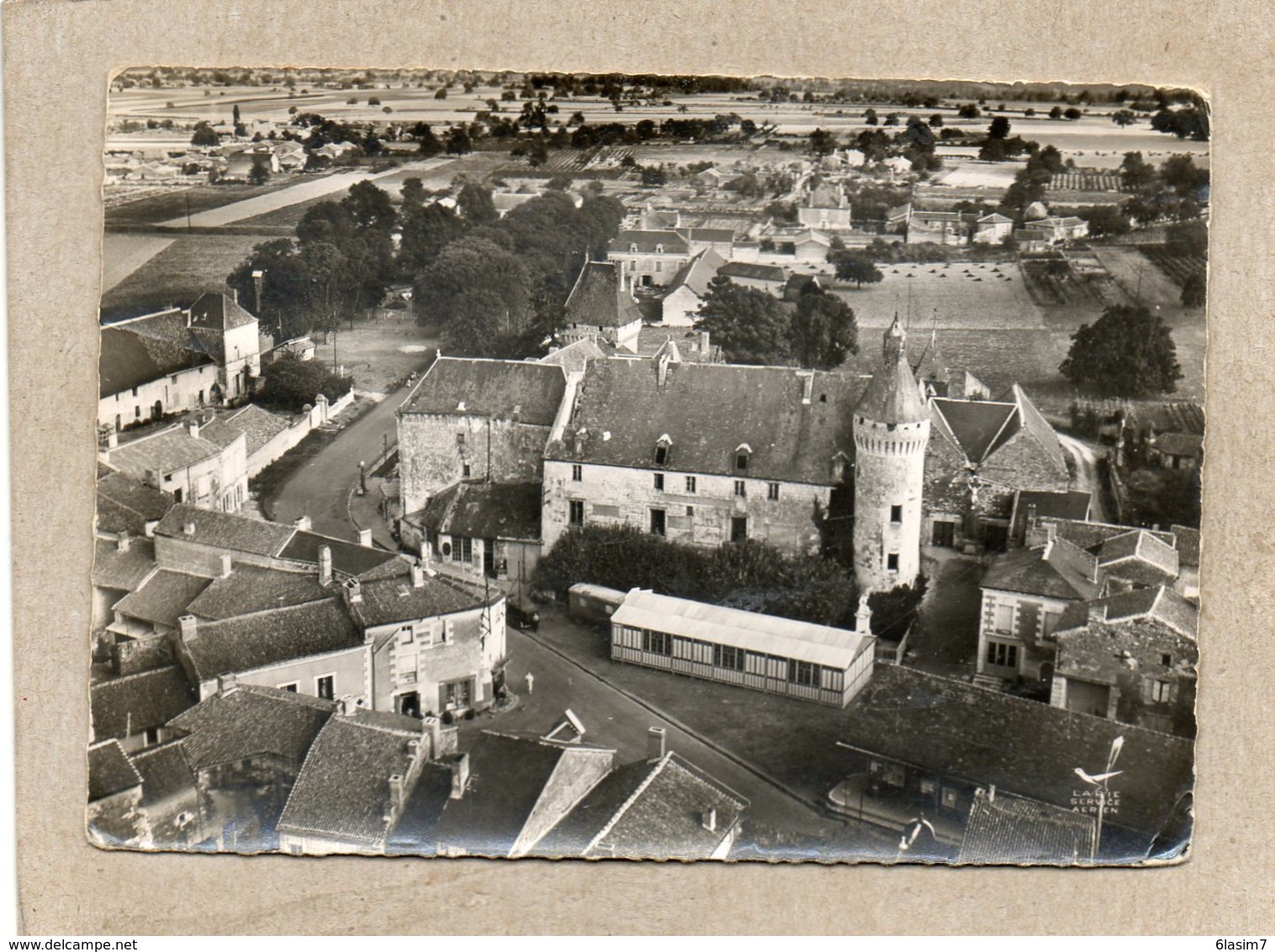 CPSM Dentelée - MONTS-sur-GUESNES (86) - Vue Aérienne Du Quartier Du Château En 1961 - Monts Sur Guesnes