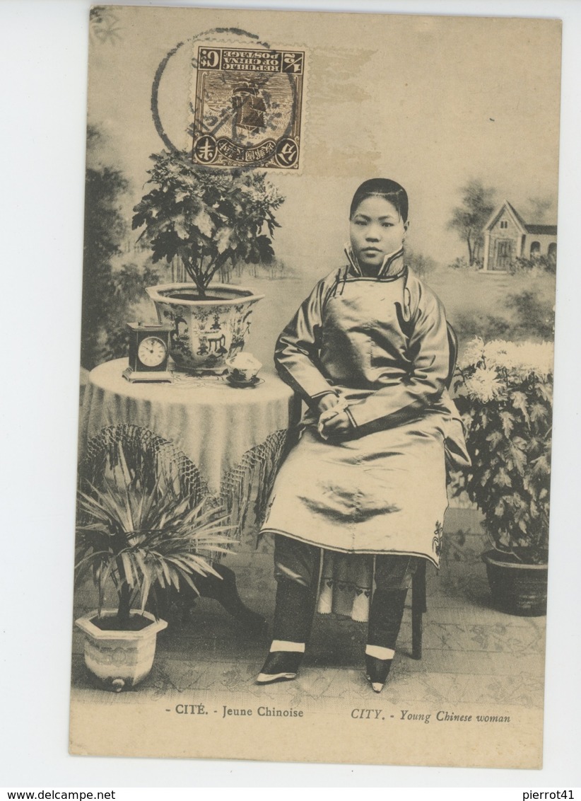 ASIE - CHINE - CHINA - PEKIN - PEKING - TIEN TSIN - CITÉ - Jeune Chinoise - CITY - Young Chinese Woman - Chine