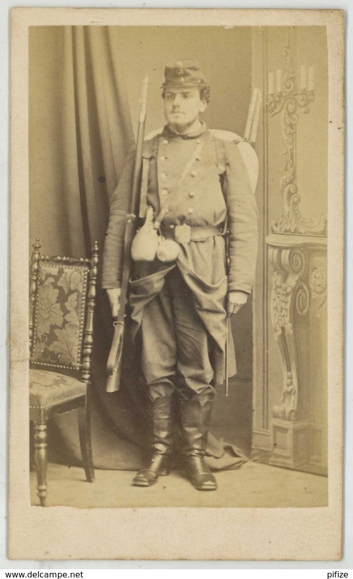 CDV Militaire Wulff Jeune à Paris . Guerre De 1870-71 . Un Mobile . Fusil . Paquetage . - Anciennes (Av. 1900)