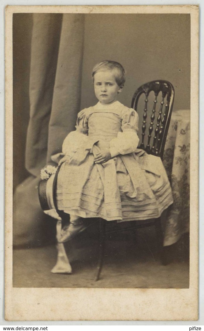 CDV 1860-70 Démée à Paris Photographe De SAS Mgr Le Prince De Monaco . Joli Portrait D'enfant . Chapeau . - Anciennes (Av. 1900)