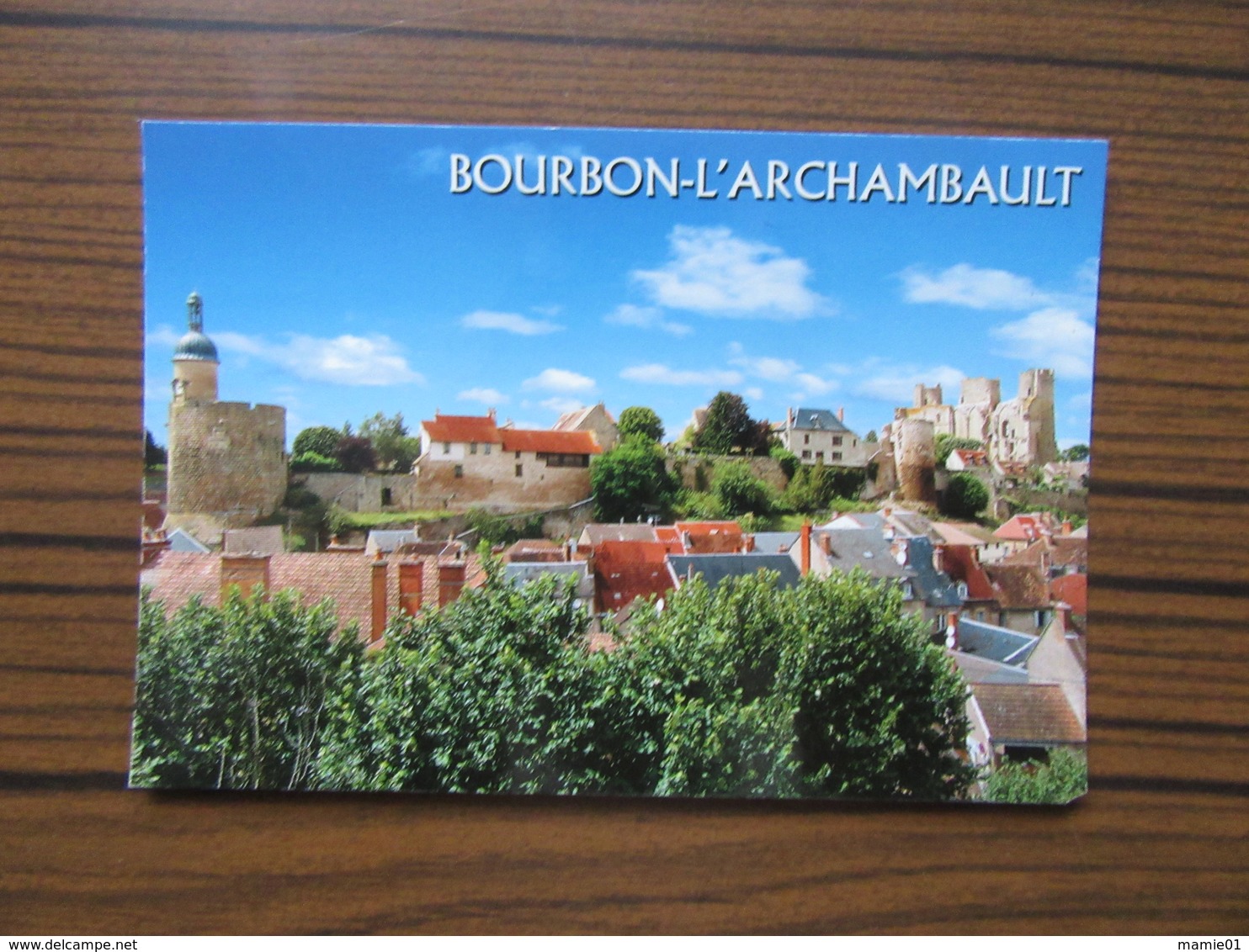 Bourbon- L'Archambault ( Allier )    Vue Générale Sur La Ville, La Tour " Qui Qu'en Grogne " Et Le Château - Bourbon L'Archambault