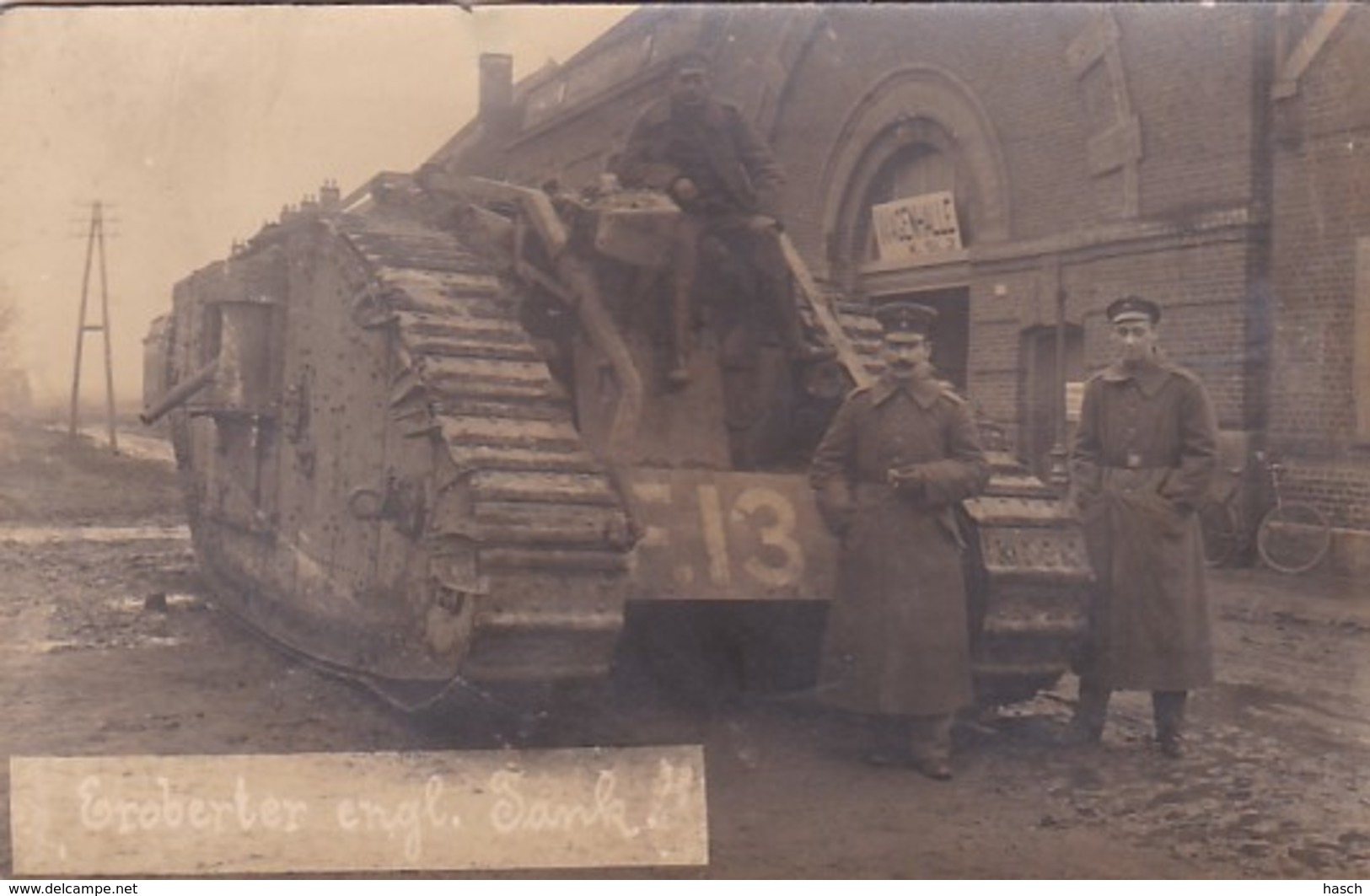 240238Eroberter Englische Tank Für Wagenhalle K. St. 2 (see Backside Damadge Rückseite Beschadigung.) - Matériel